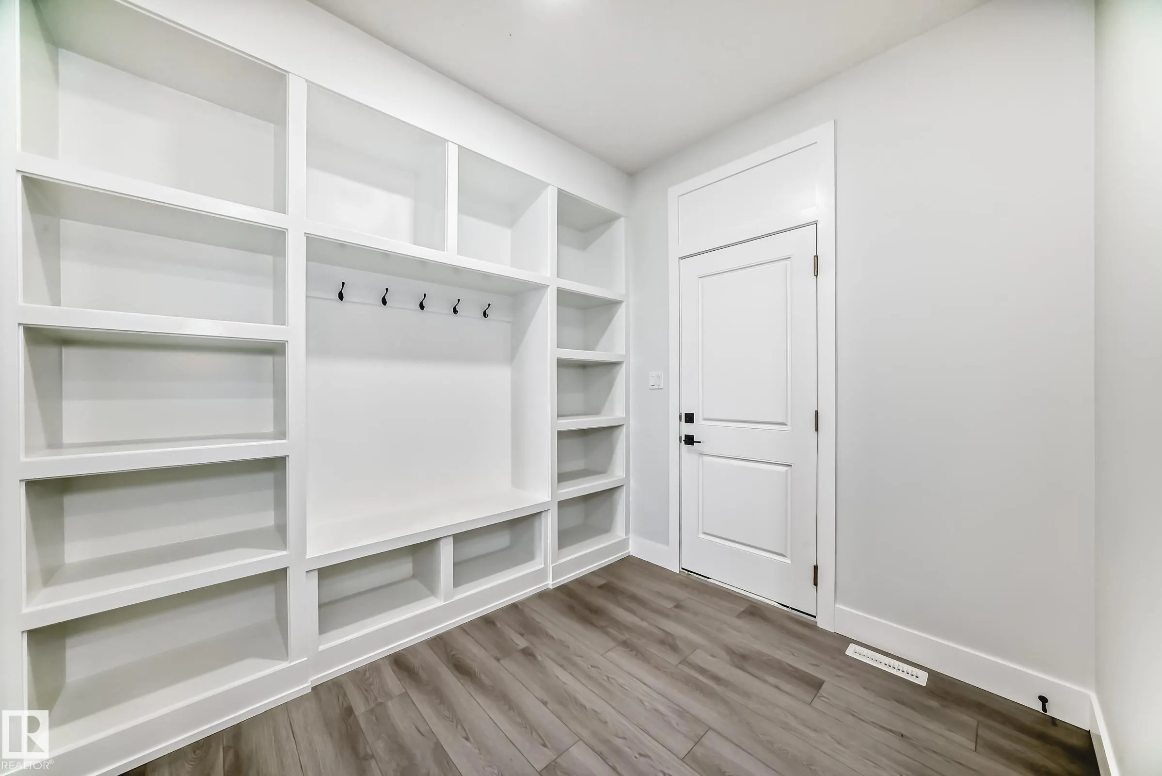 4 Edgefield Way