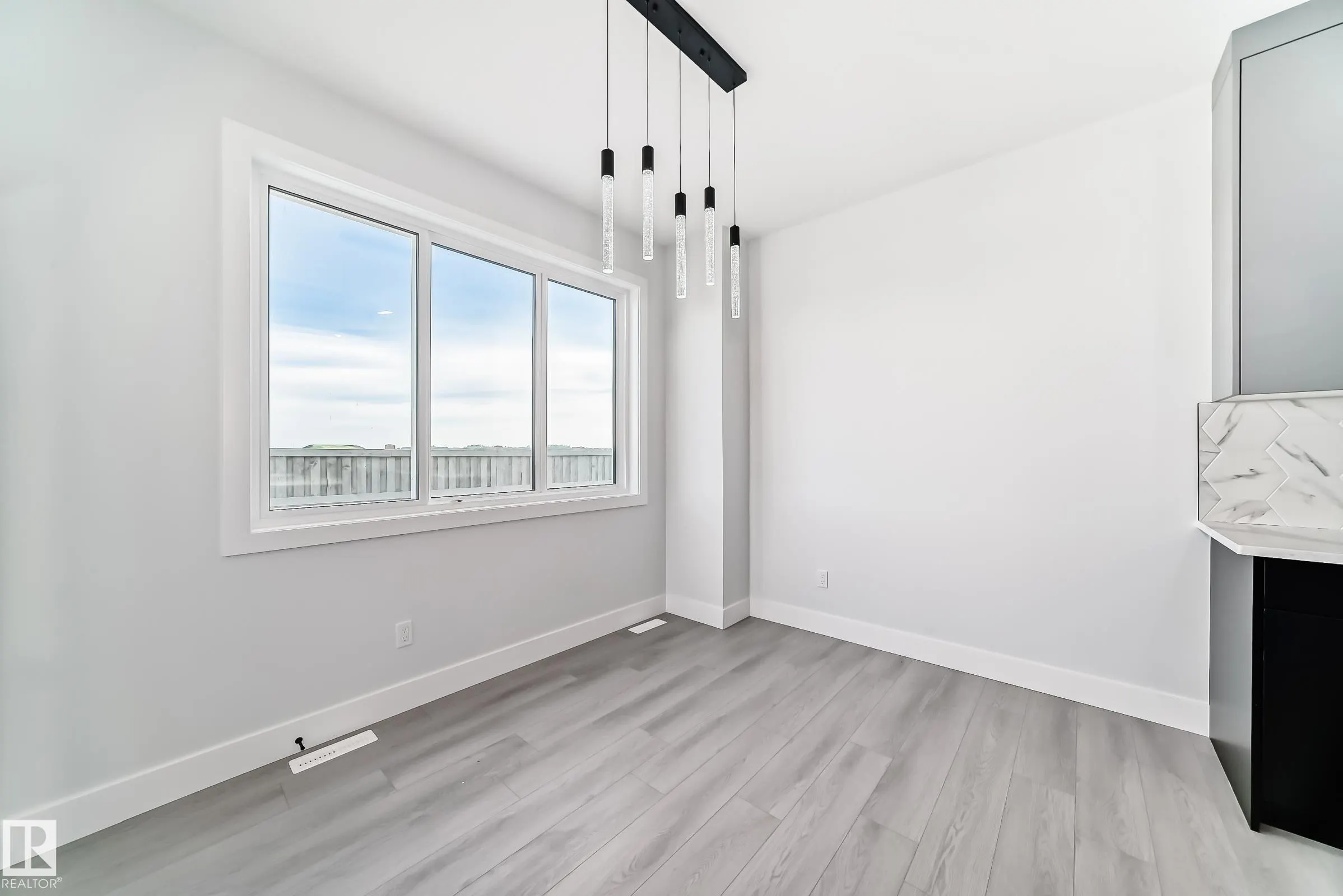4 Edgefield Way
