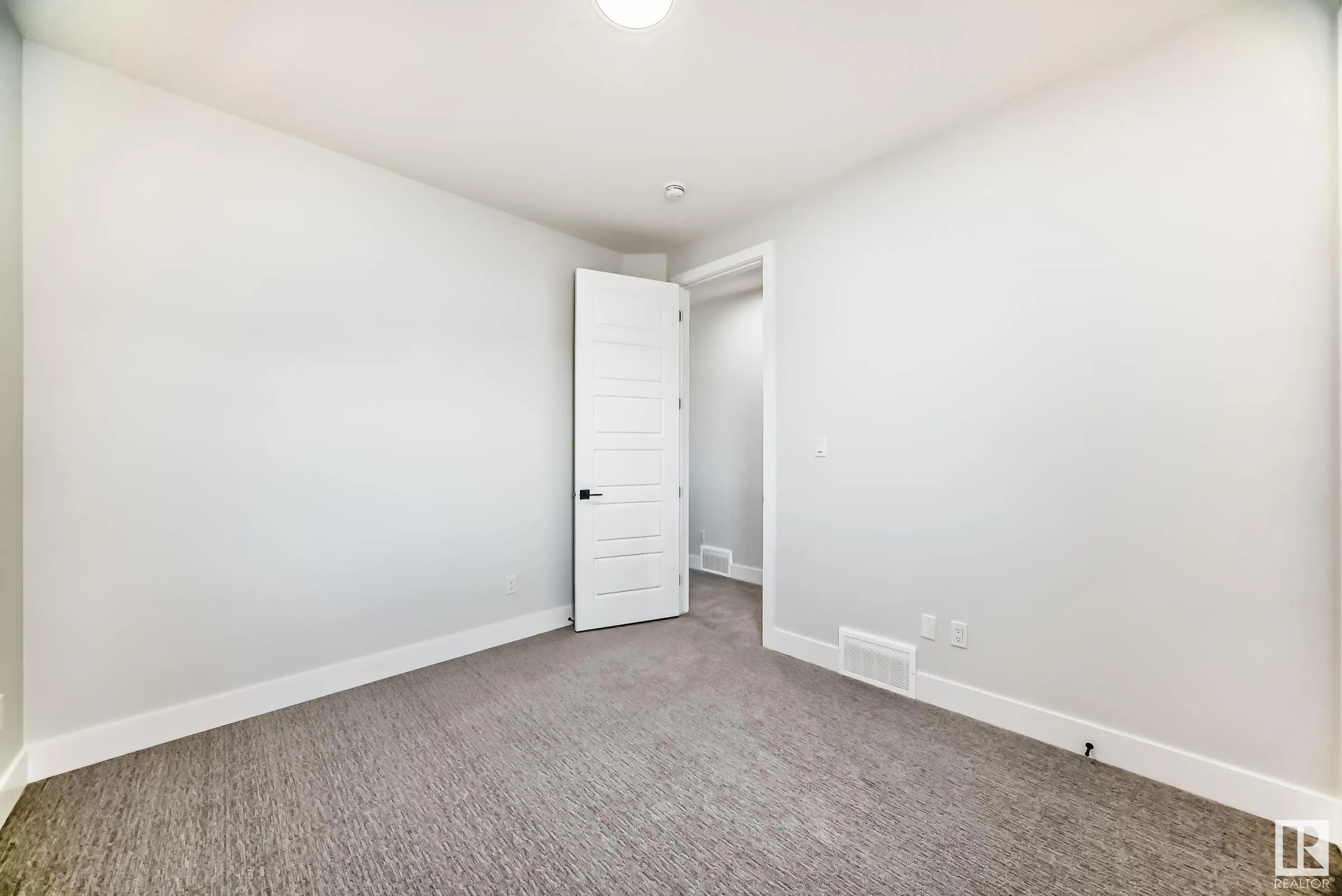 4 Edgefield Way
