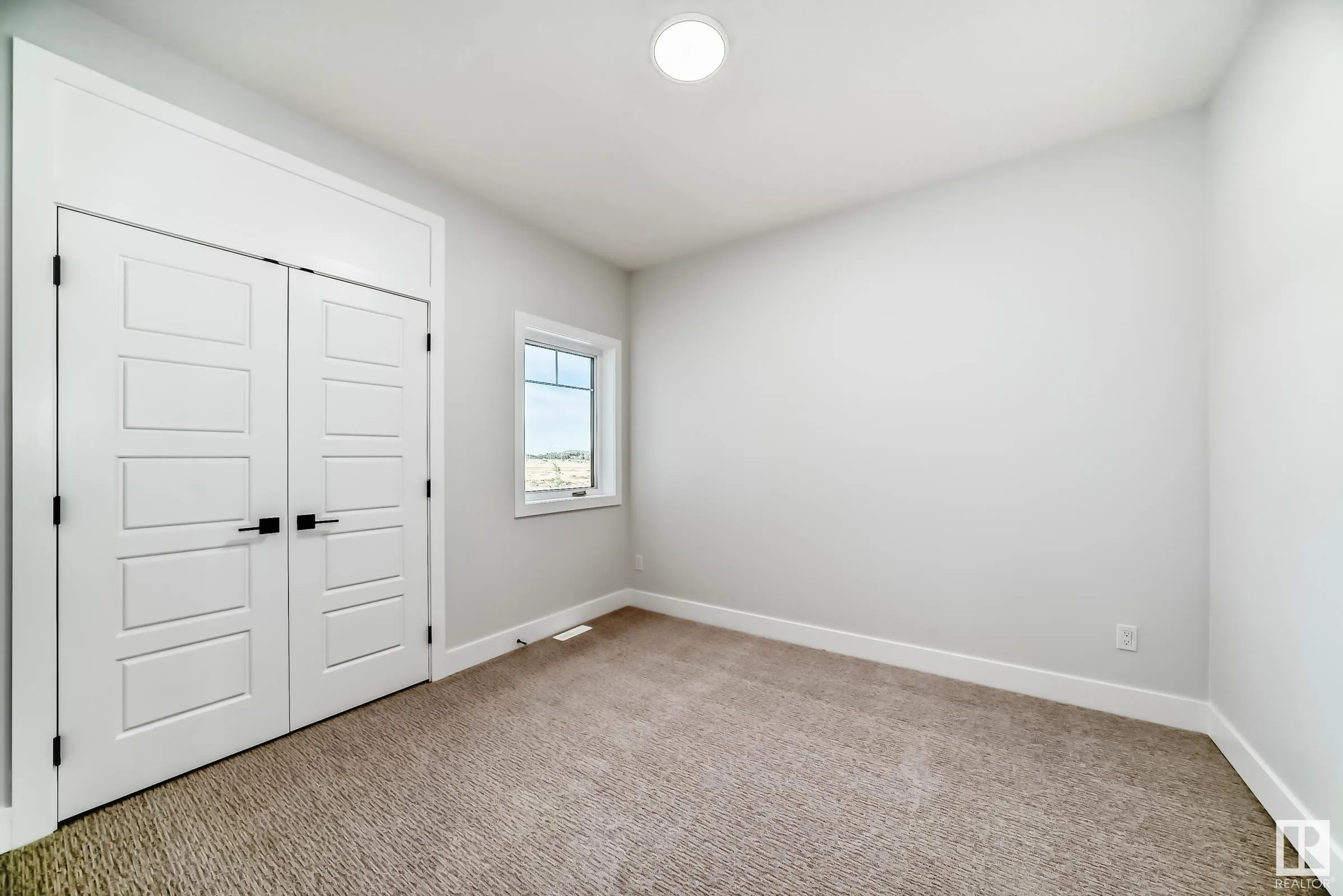 4 Edgefield Way