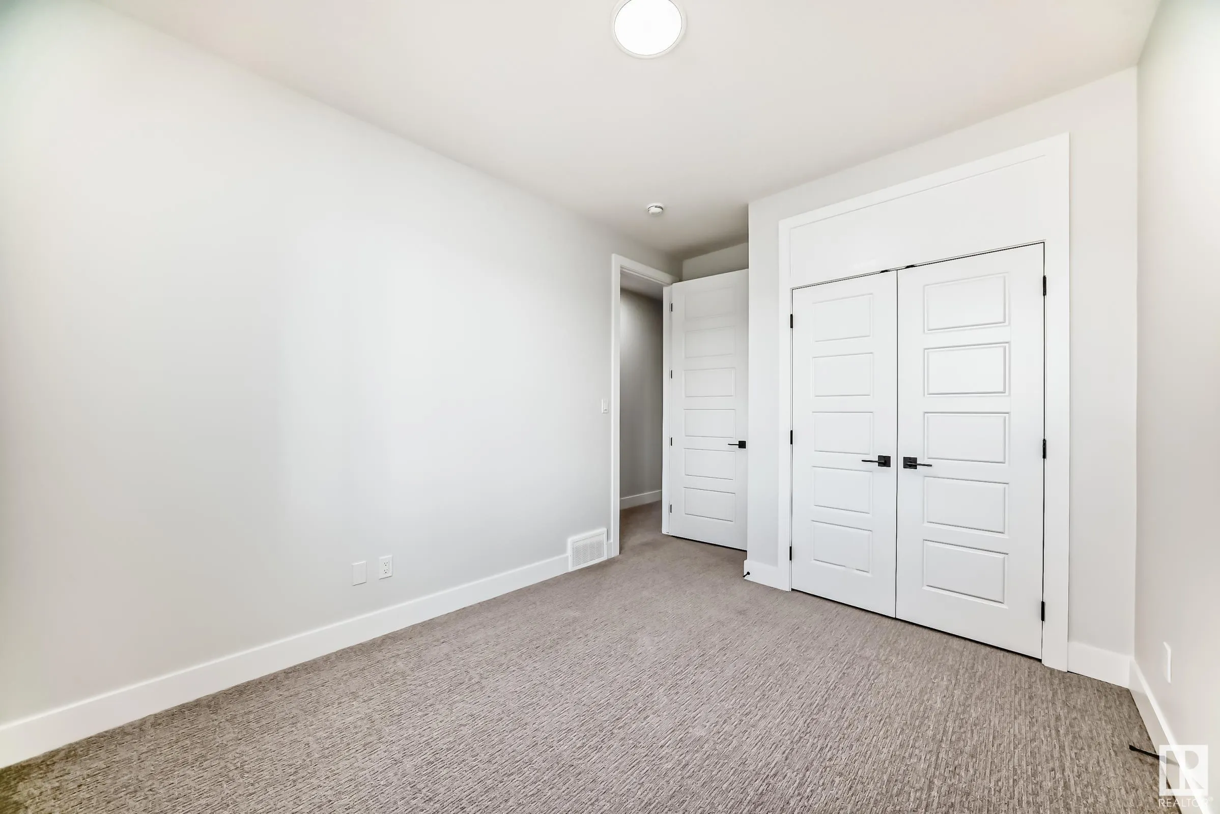 4 Edgefield Way