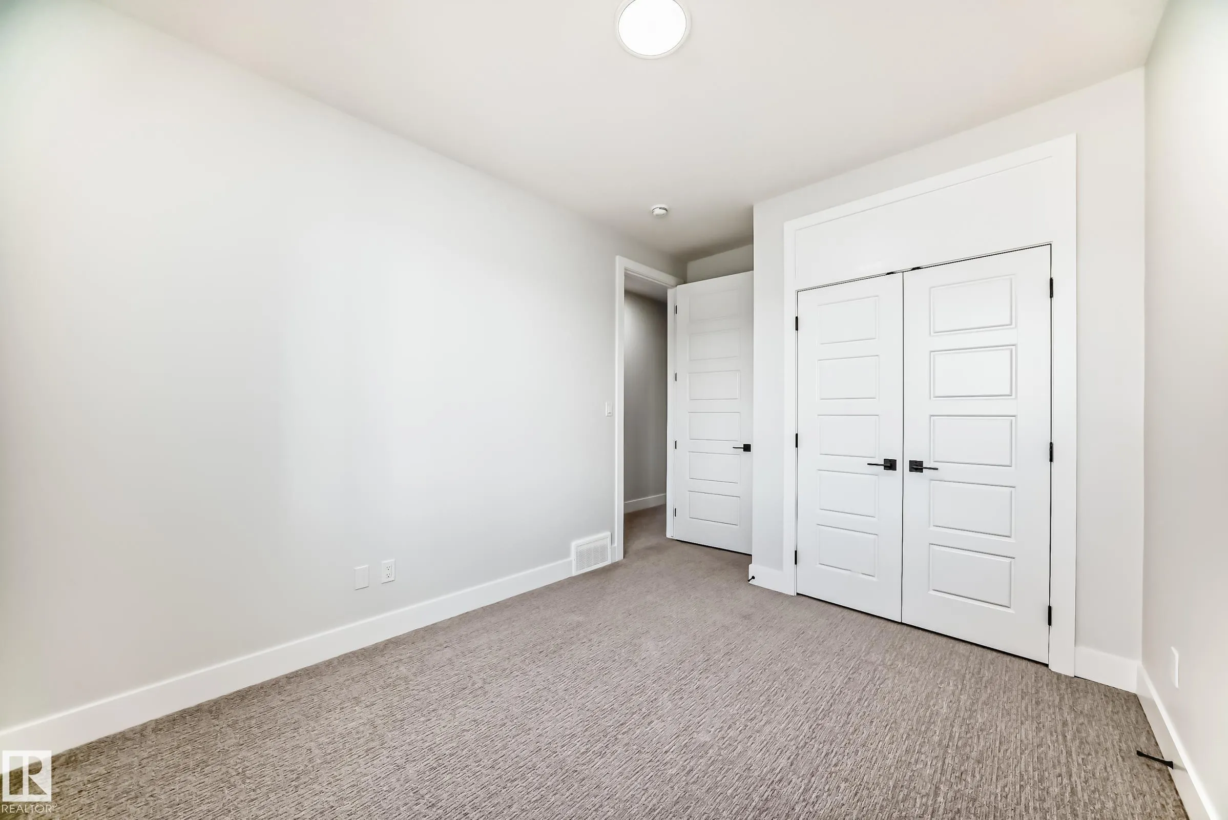 4 Edgefield Way