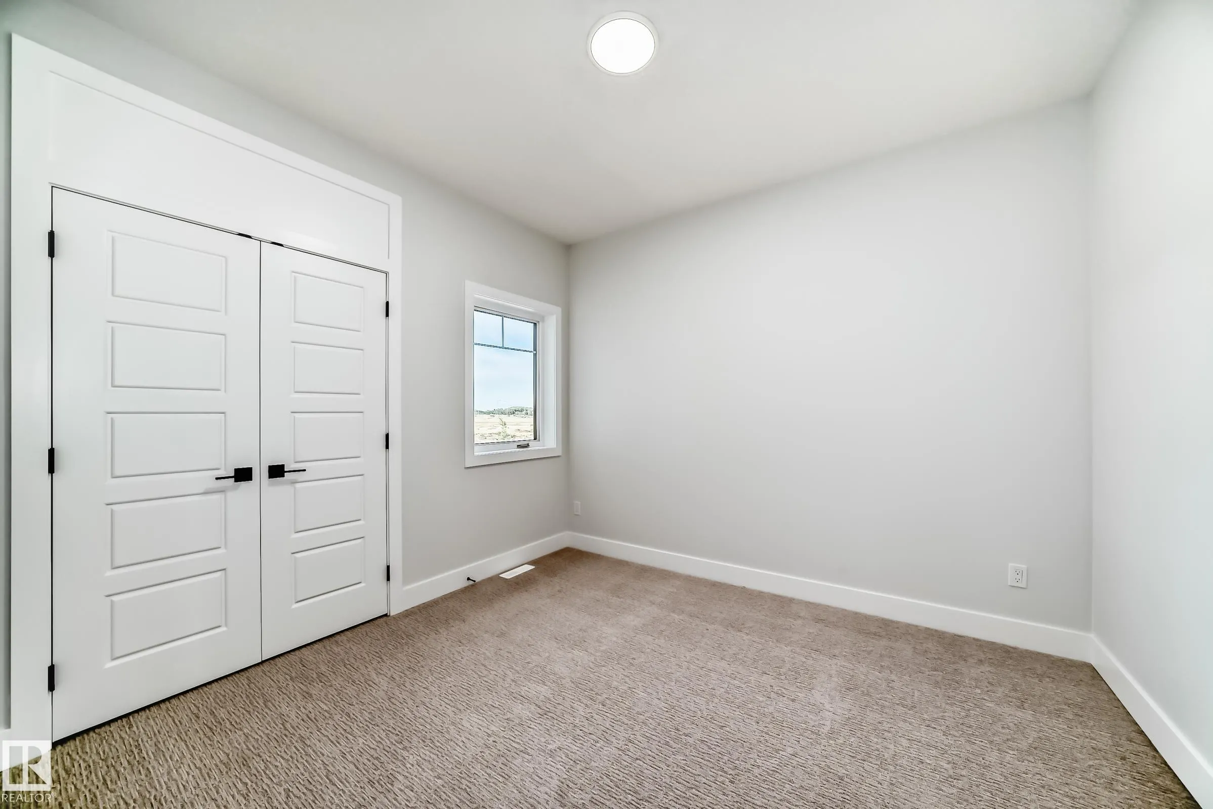 4 Edgefield Way