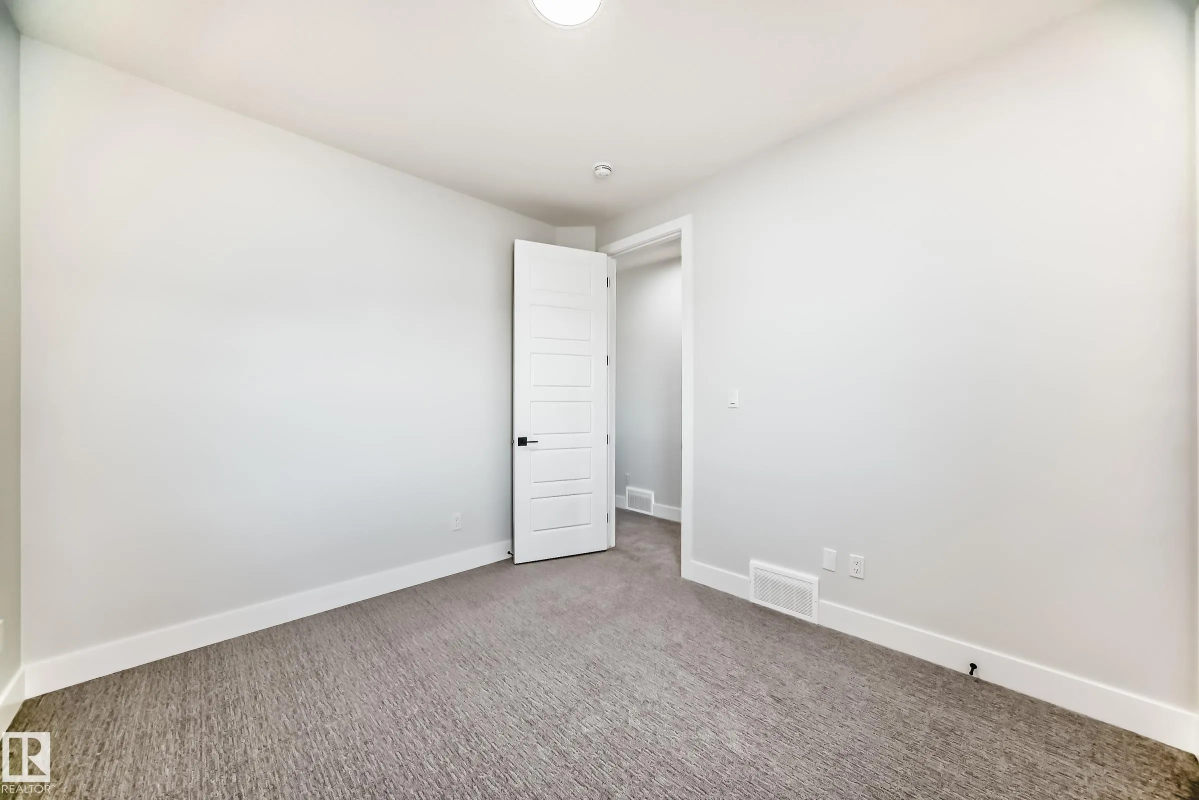4 Edgefield Way