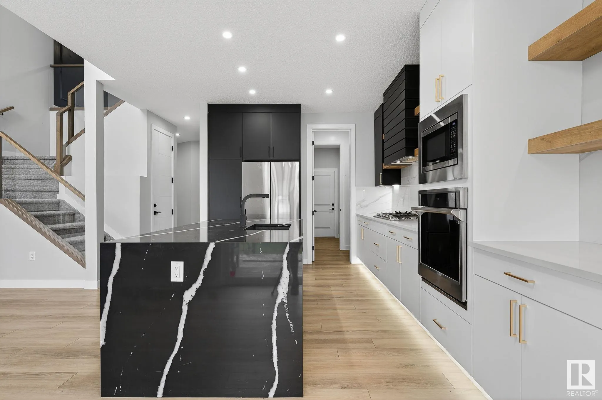 5323 KIMBALL Place