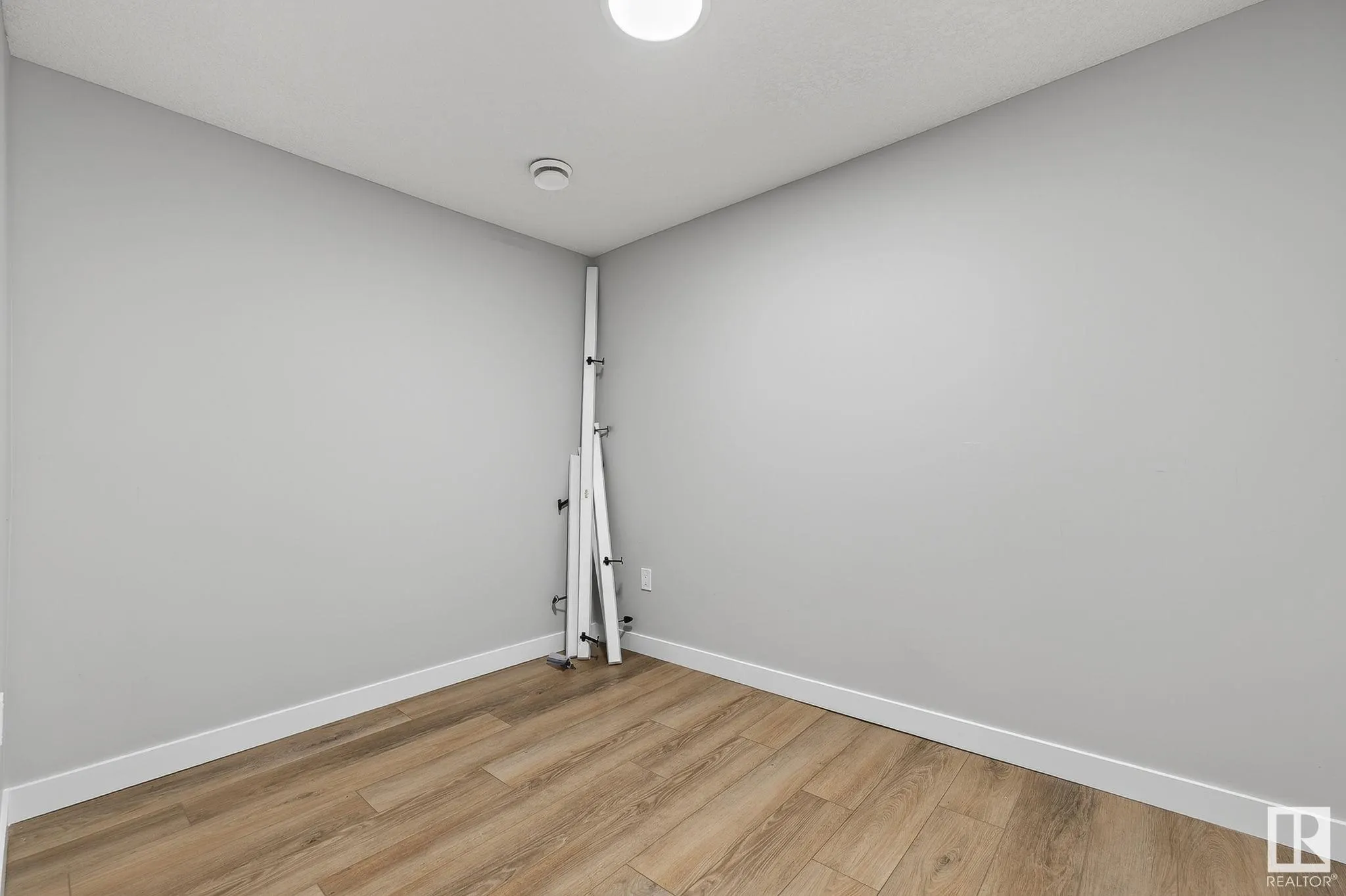 5323 KIMBALL Place