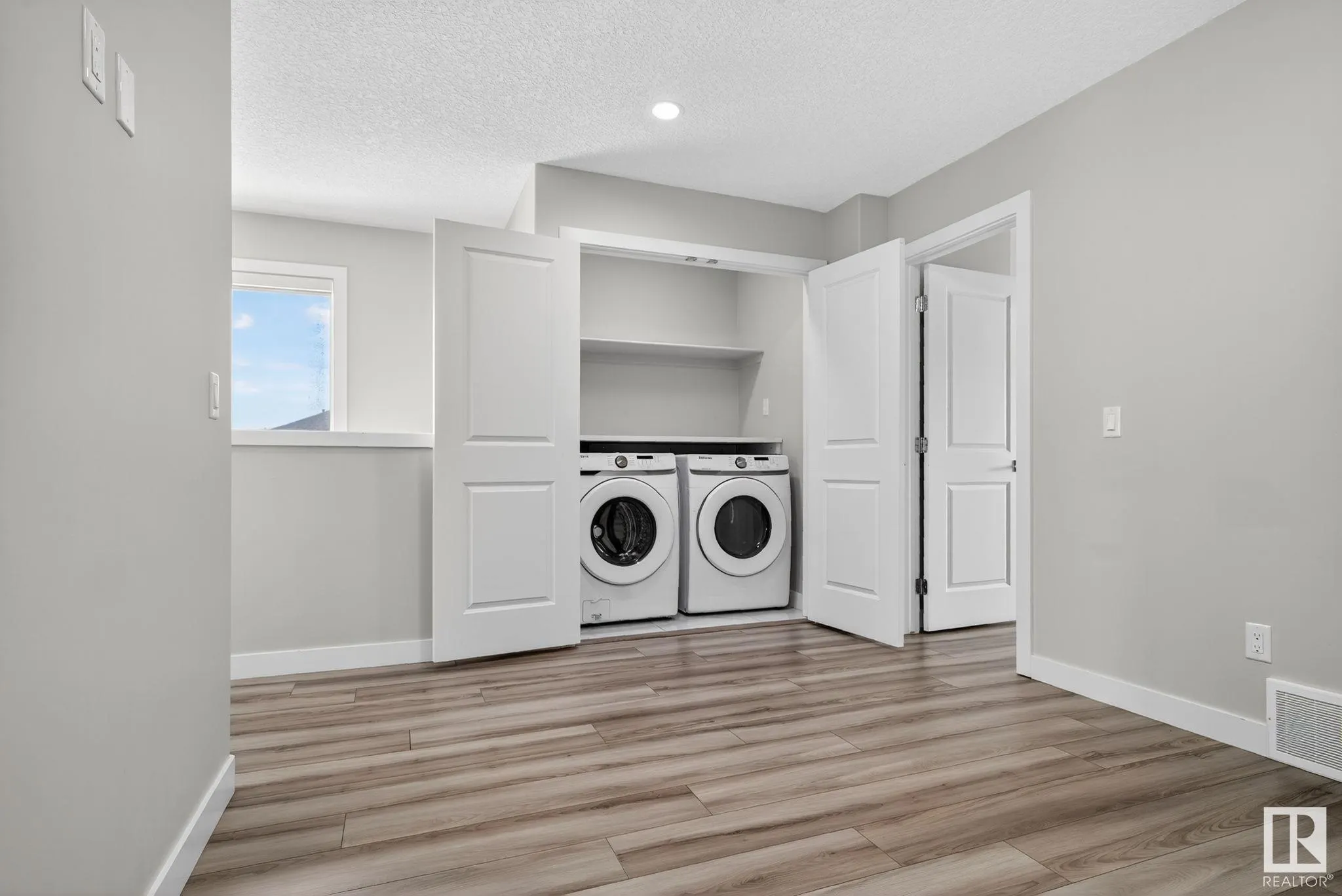 4883 ALWOOD Pt.