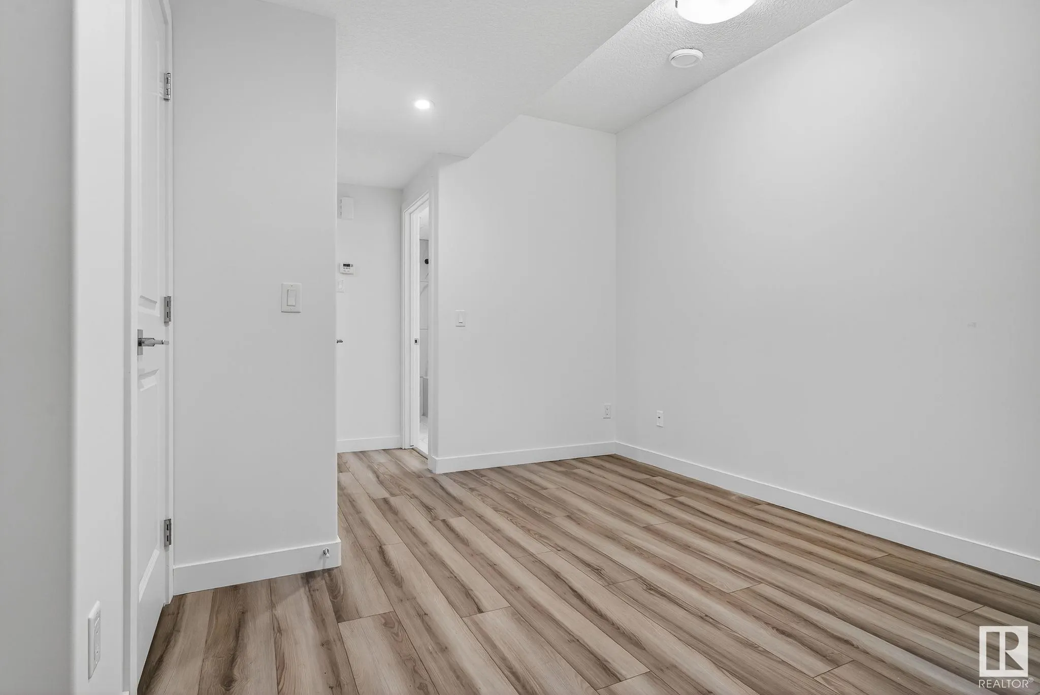 4883 ALWOOD Pt.