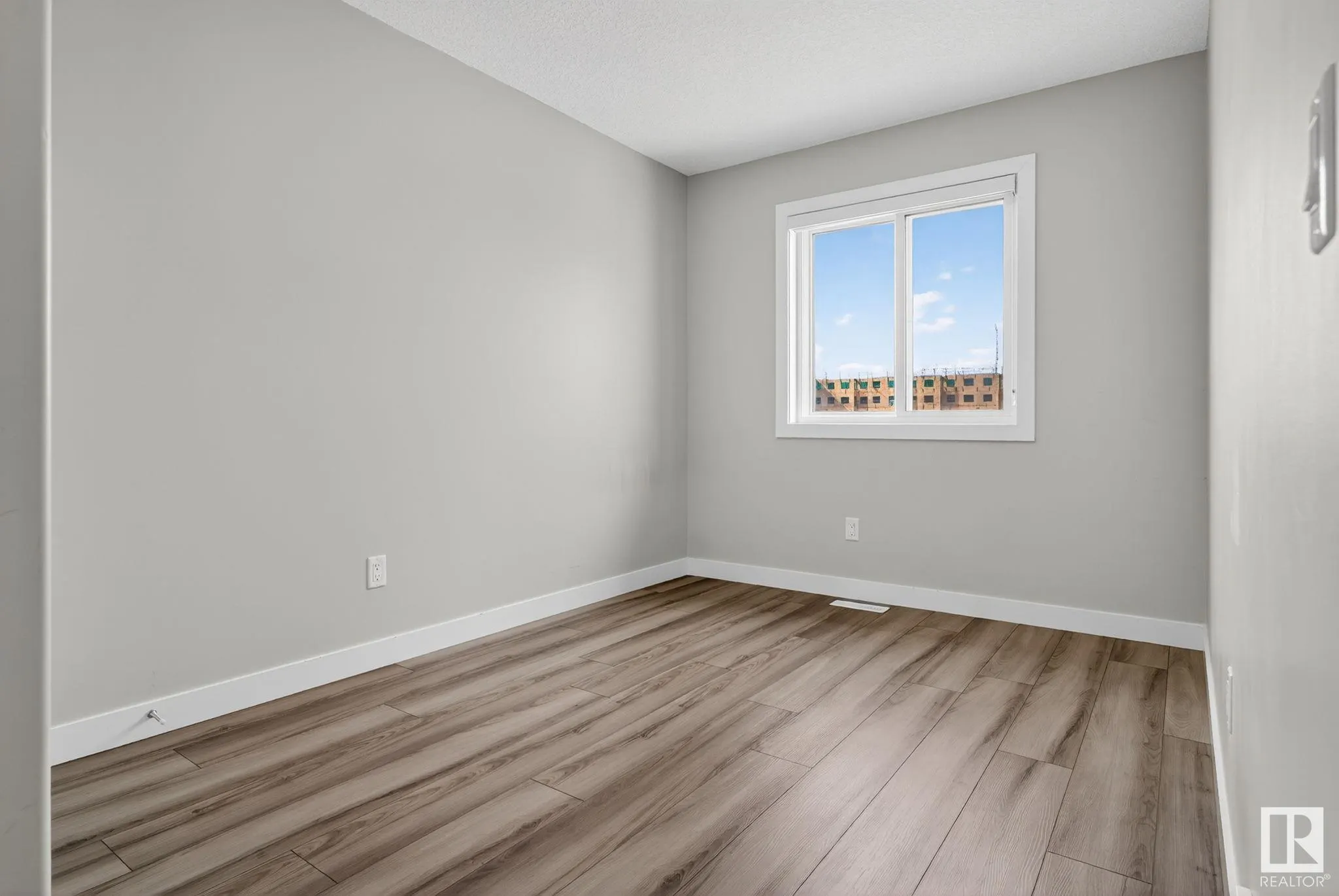 4883 ALWOOD Pt.