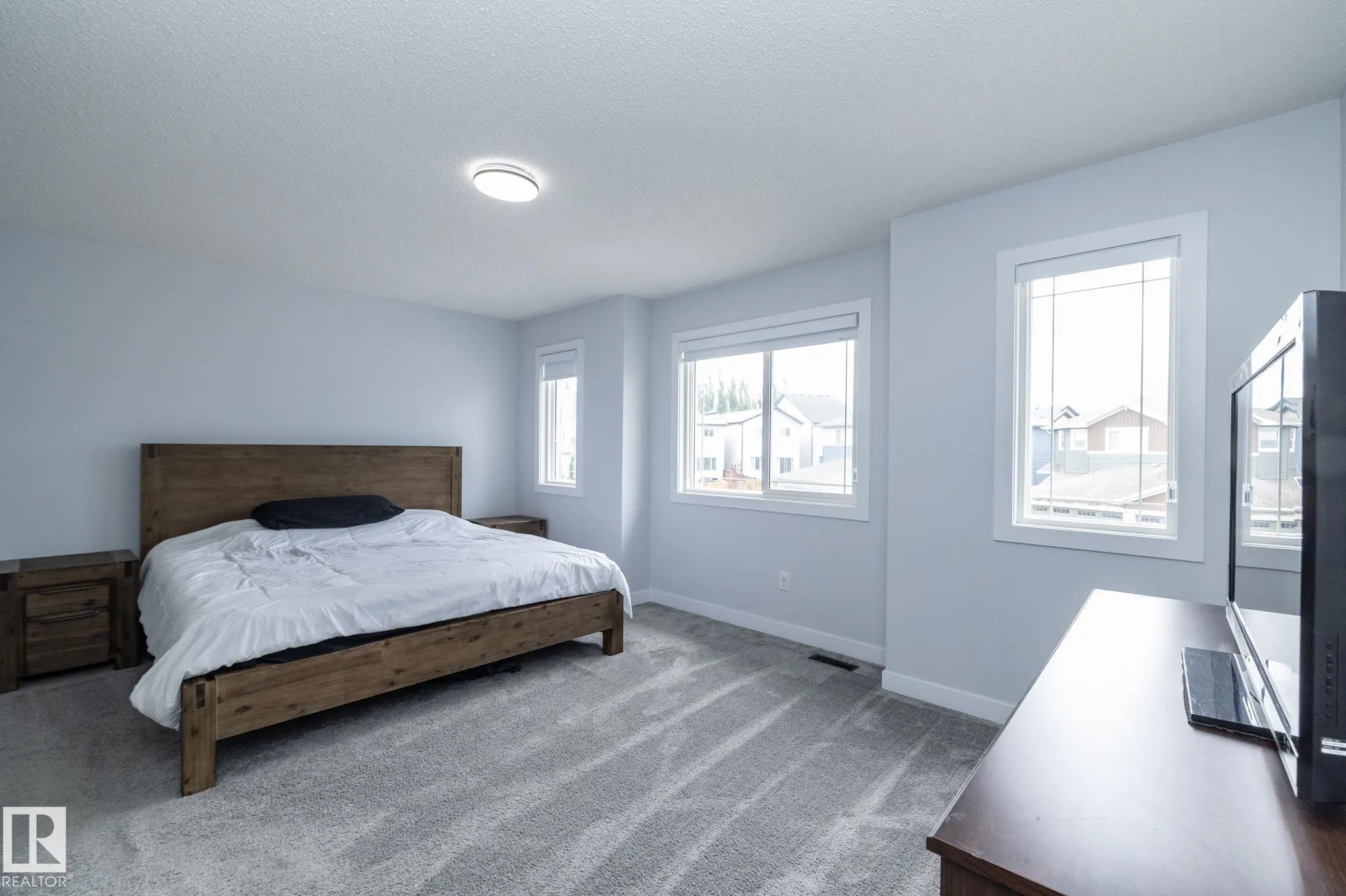 5117 Lark Crescent
