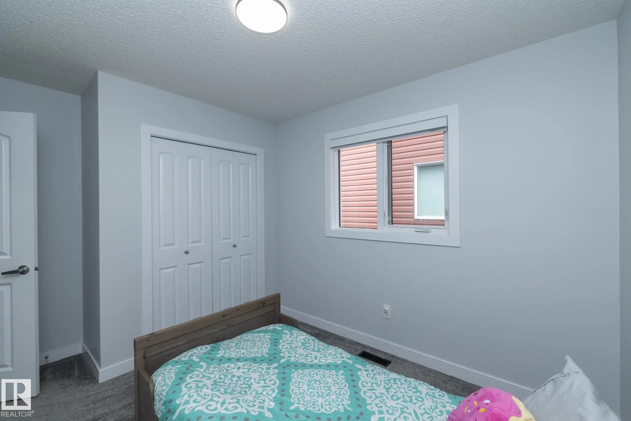 5117 Lark Crescent
