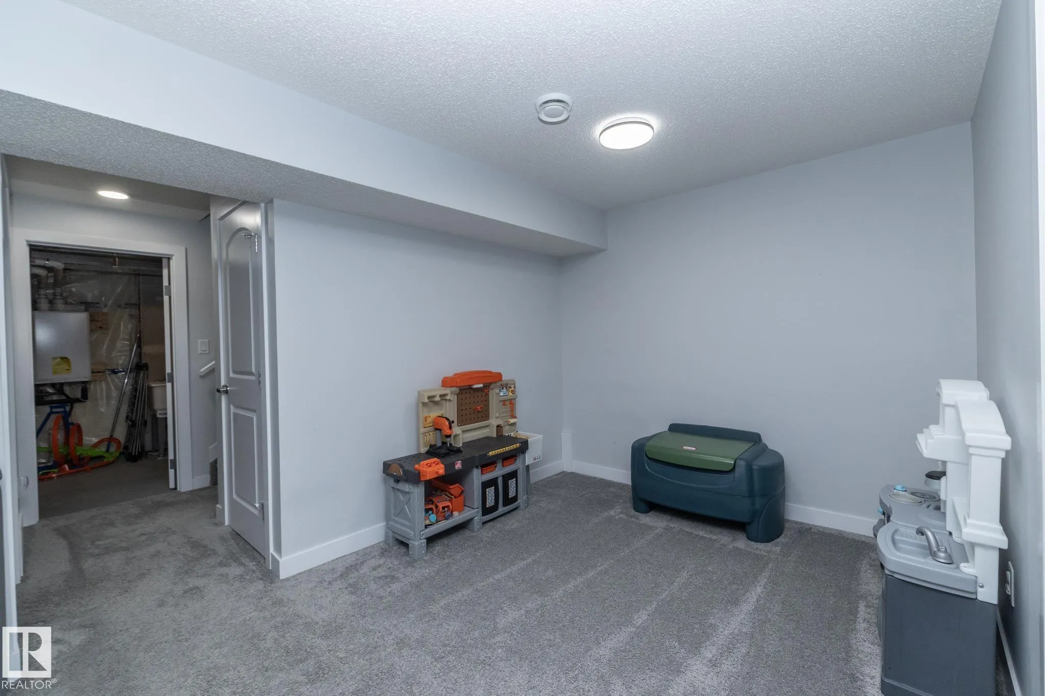 5117 Lark Crescent