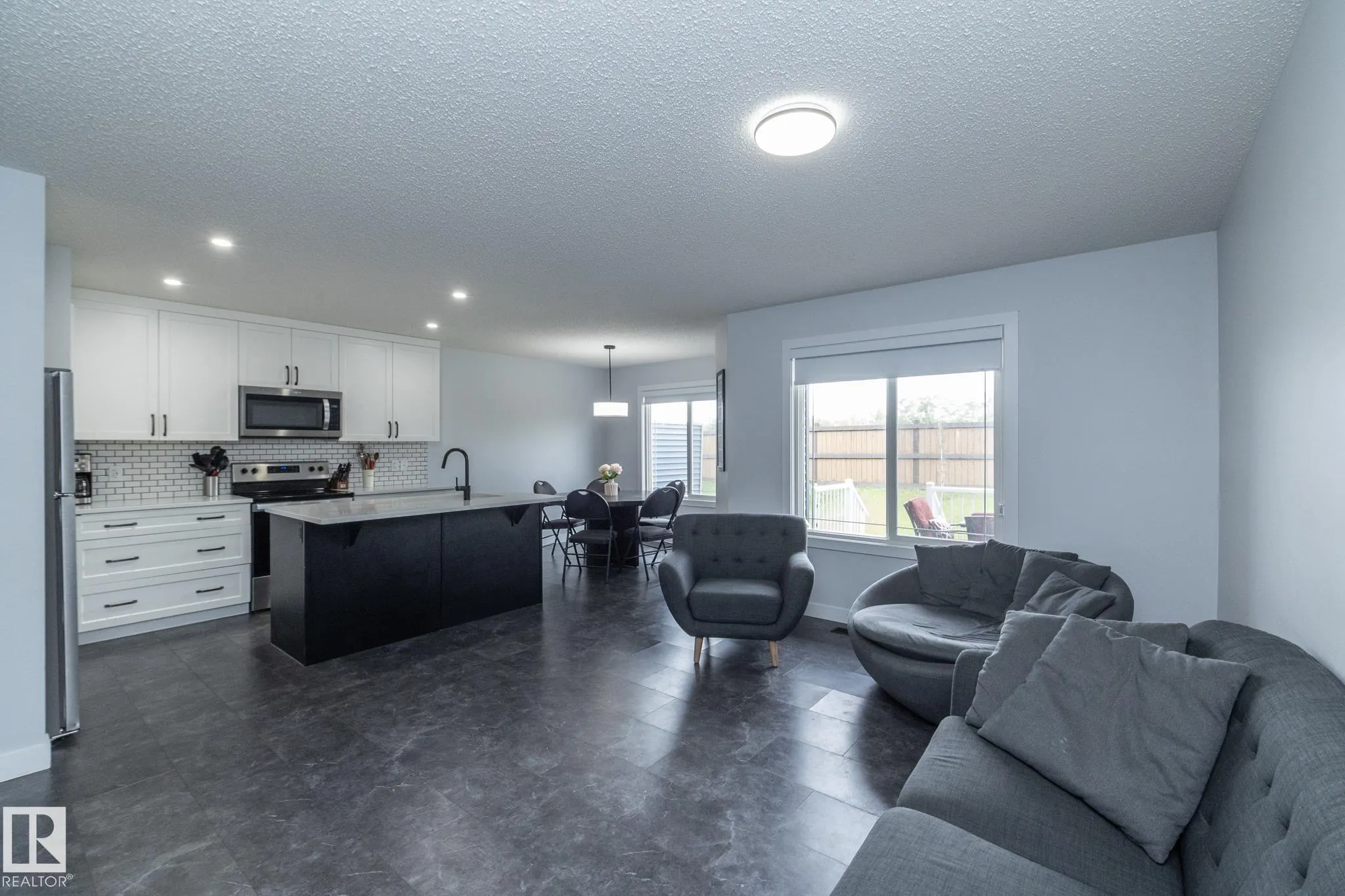 5117 Lark Crescent