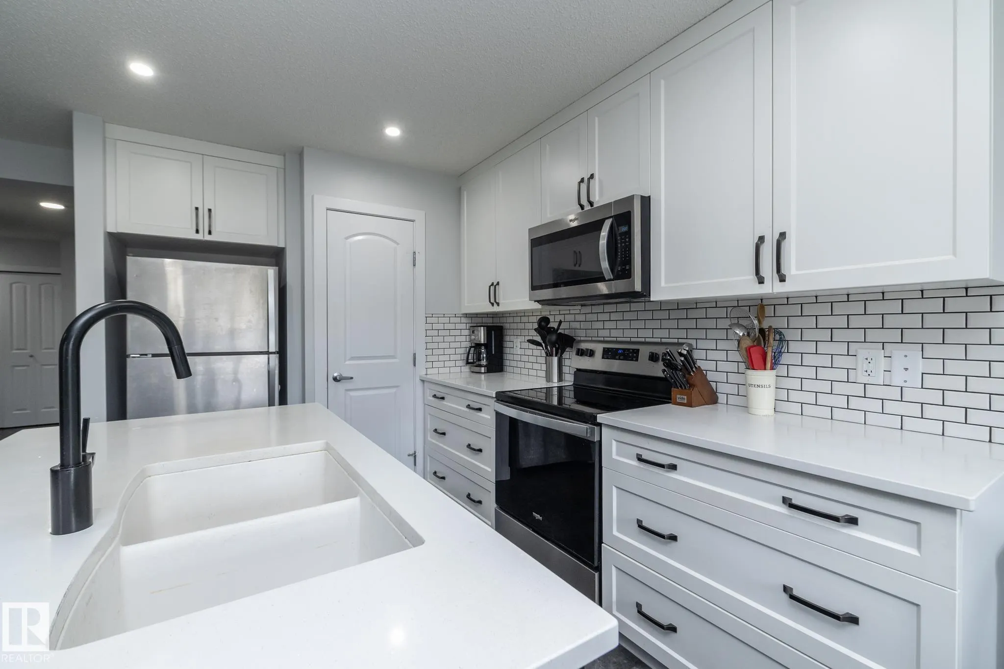 5117 Lark Crescent