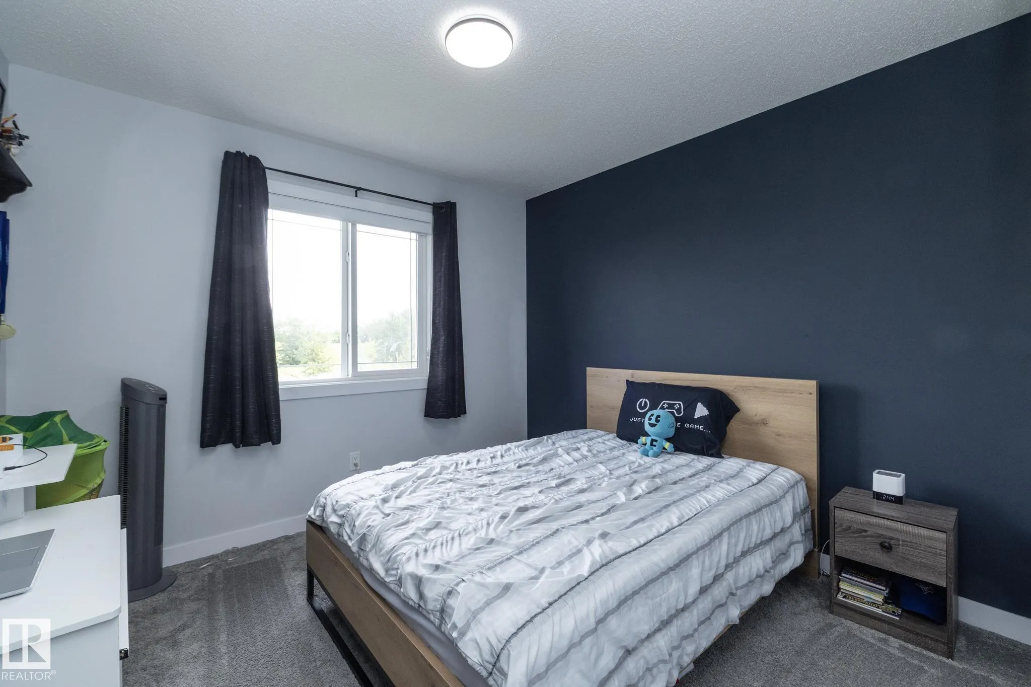 5117 Lark Crescent