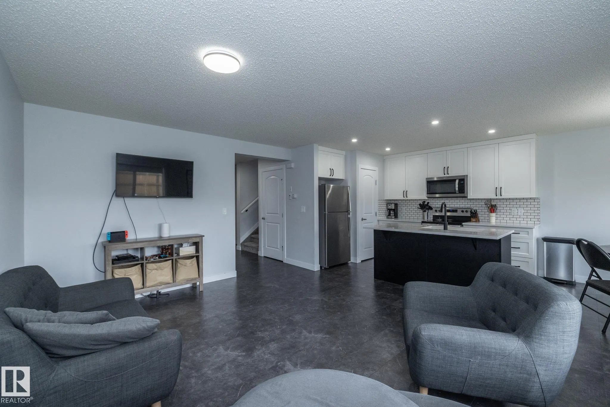 5117 Lark Crescent