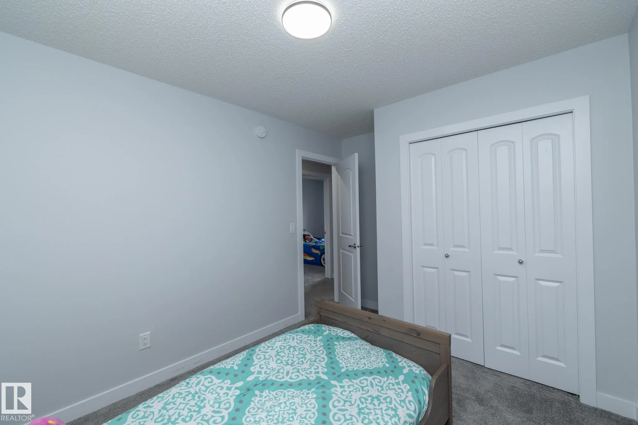 5117 Lark Crescent