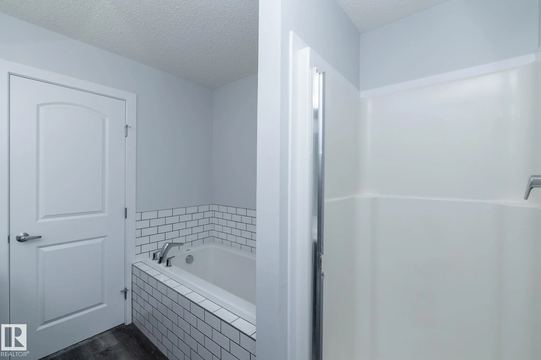 5117 Lark Crescent