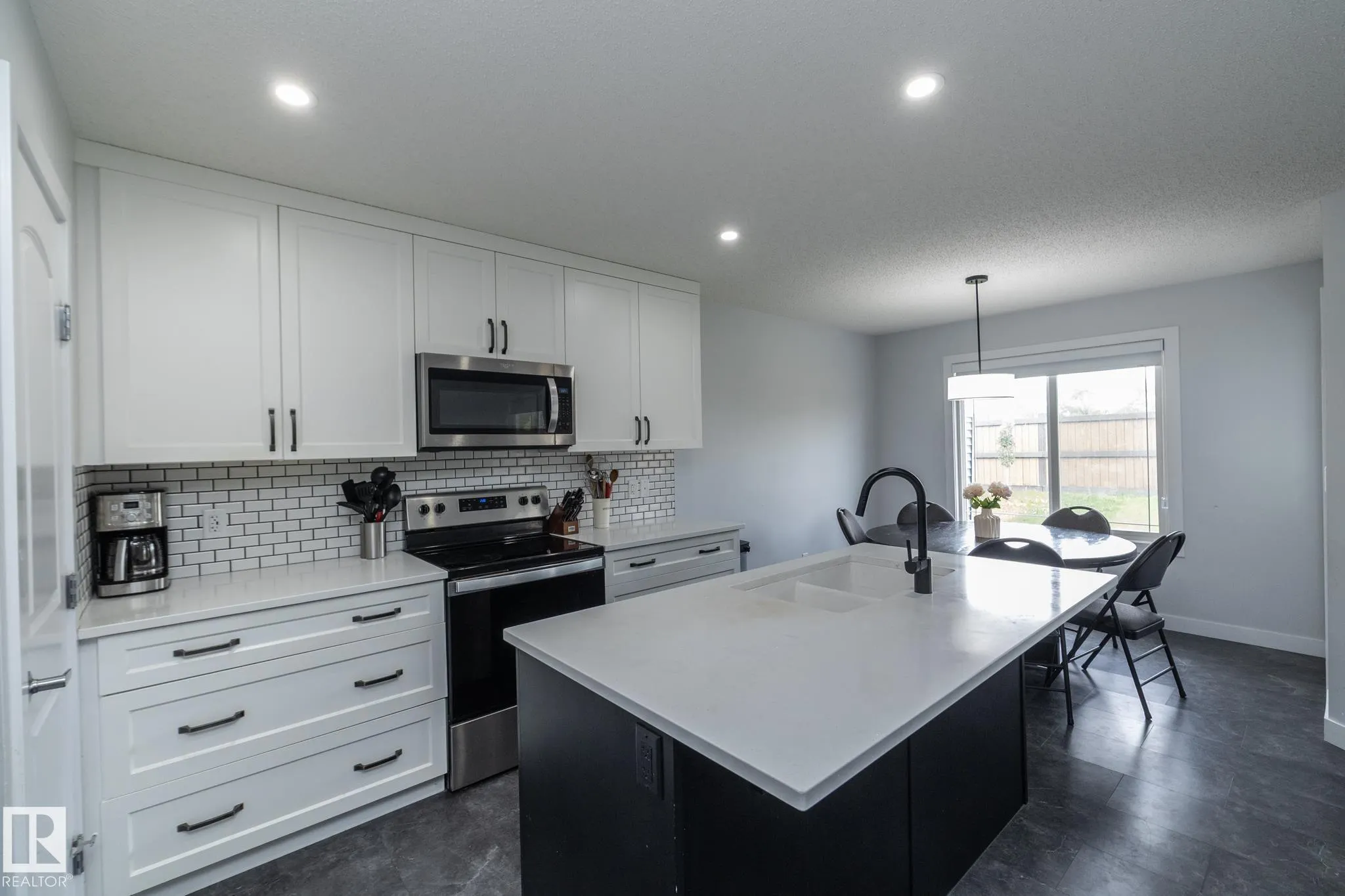 5117 Lark Crescent