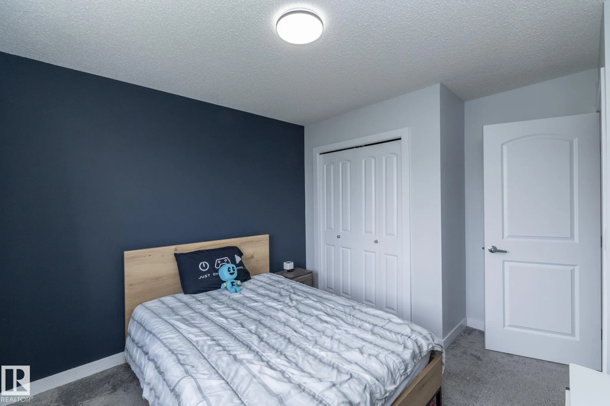 5117 Lark Crescent