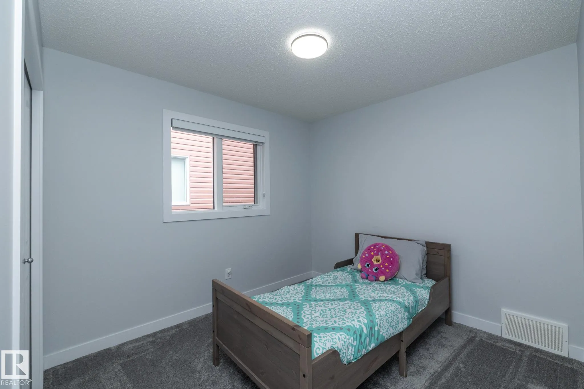 5117 Lark Crescent