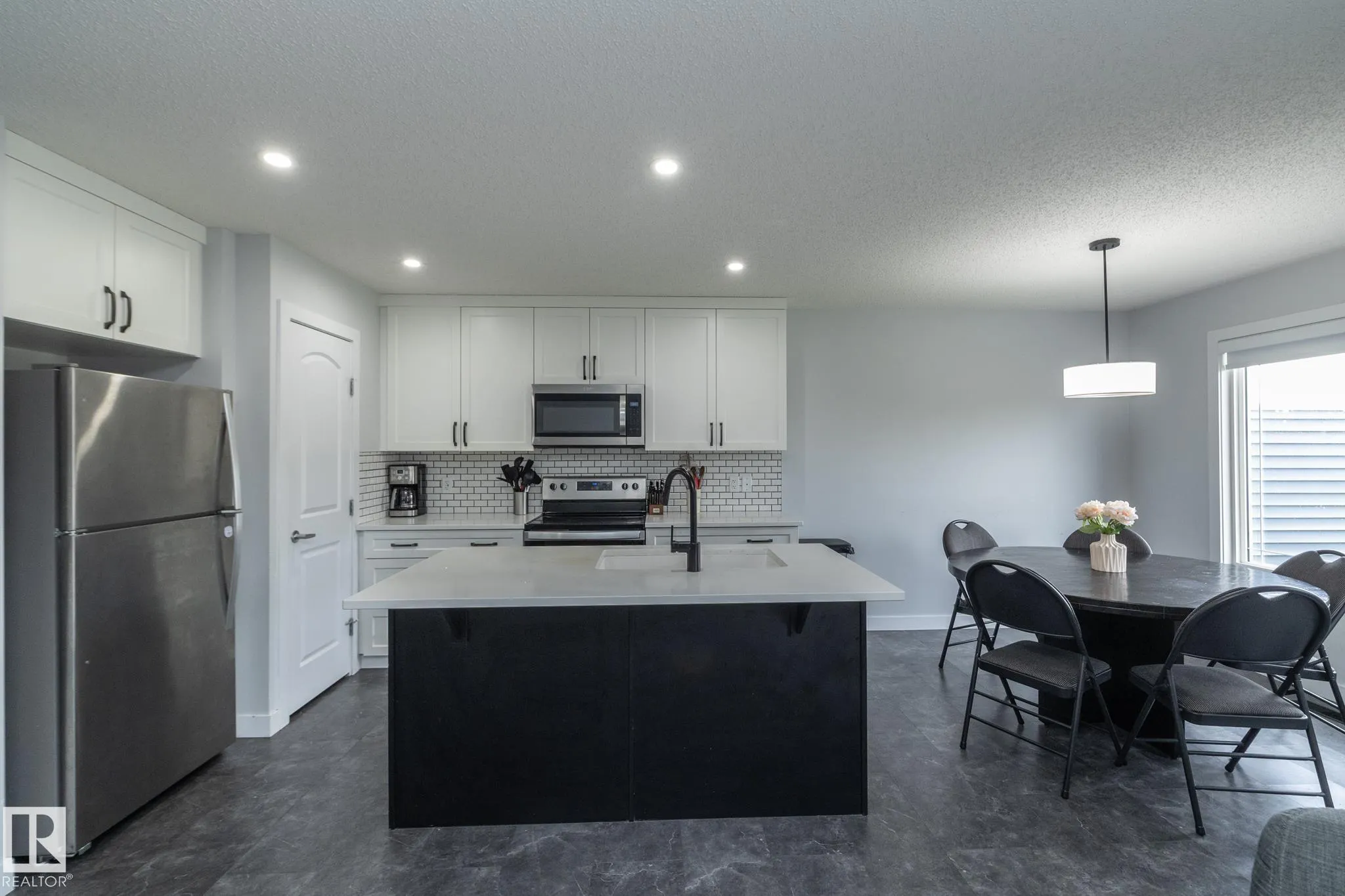 5117 Lark Crescent