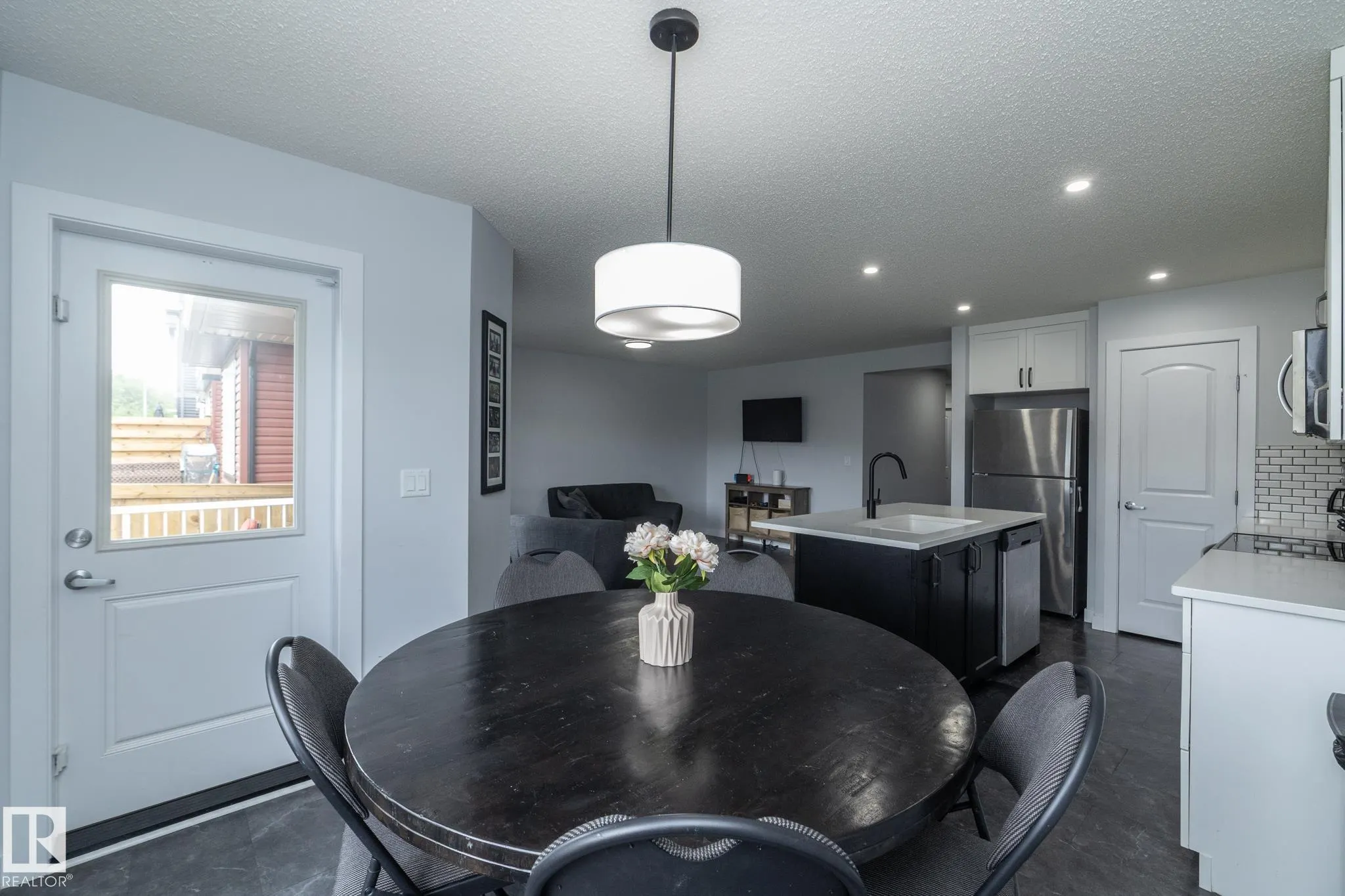 5117 Lark Crescent