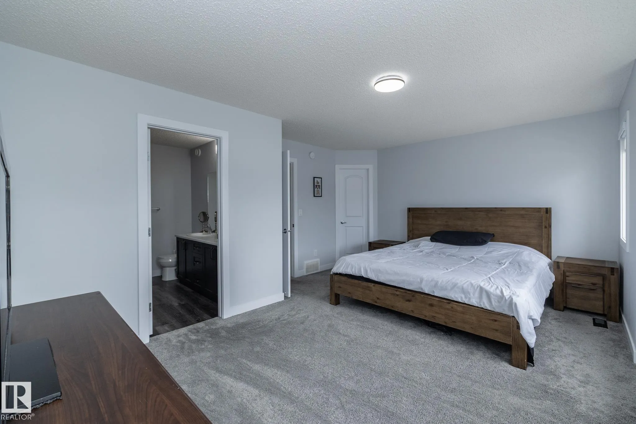 5117 Lark Crescent