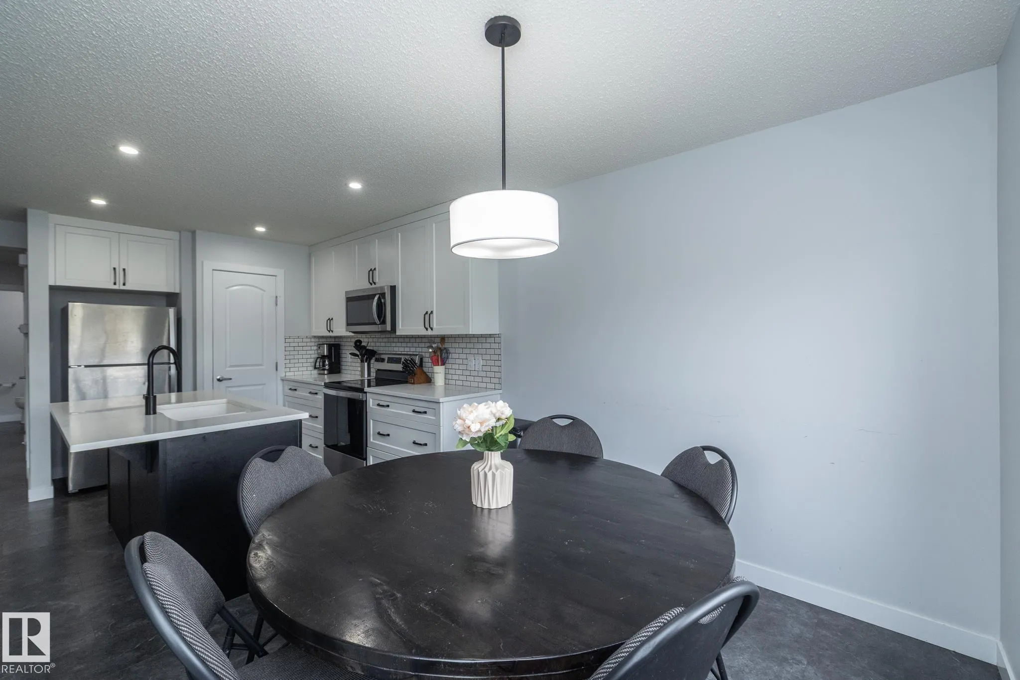 5117 Lark Crescent