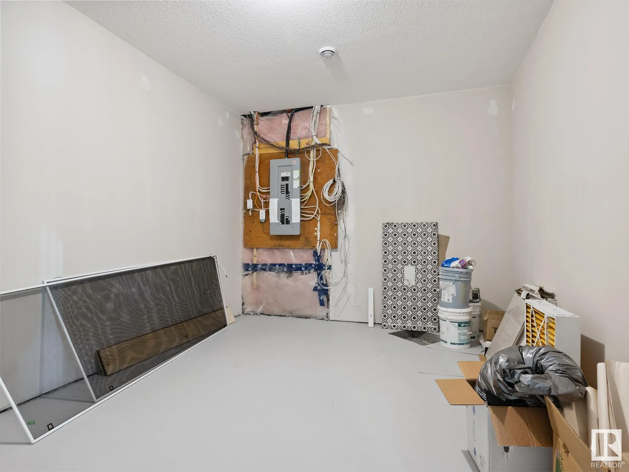 4707 WOOLSEY Common