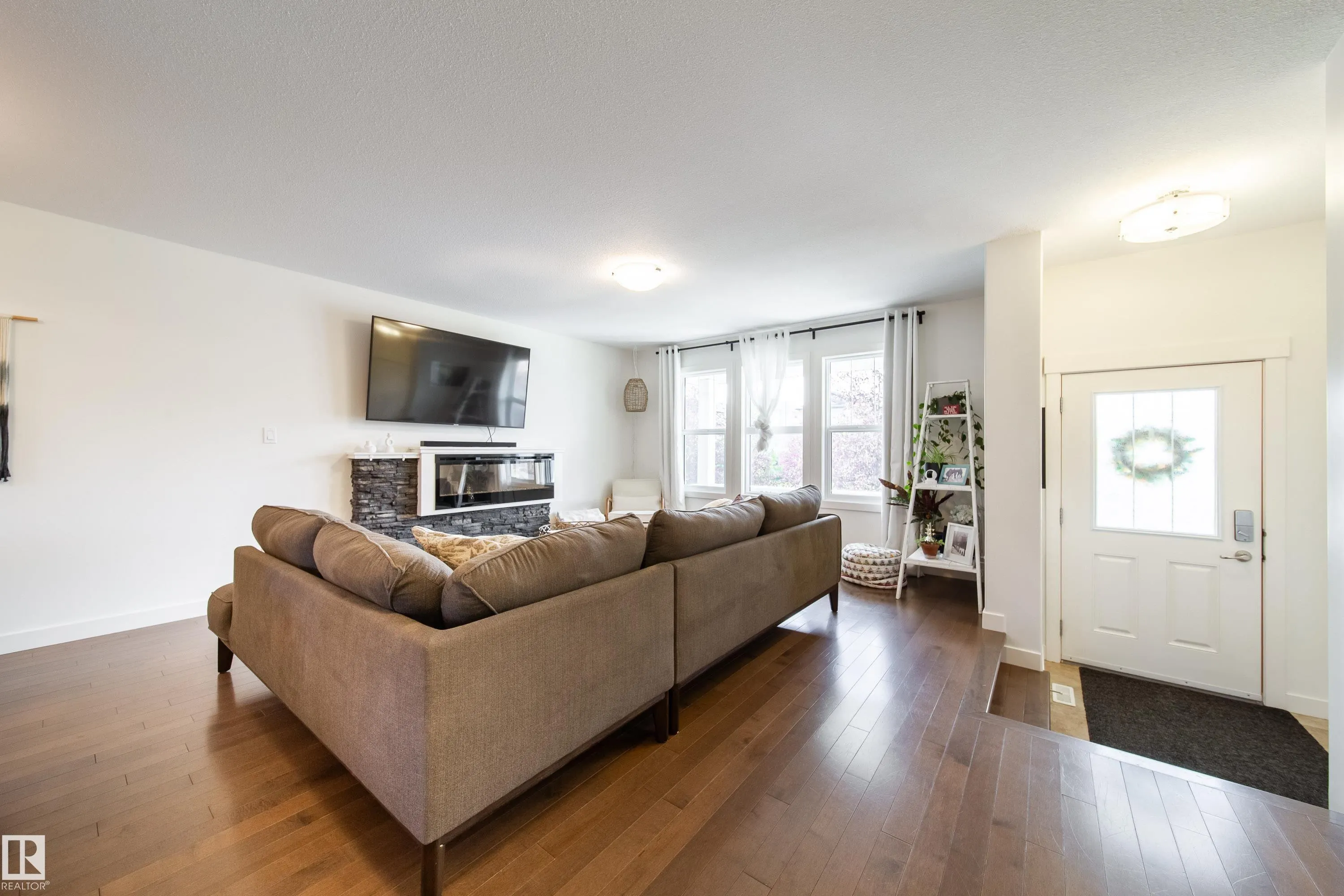 262 Robinson DR