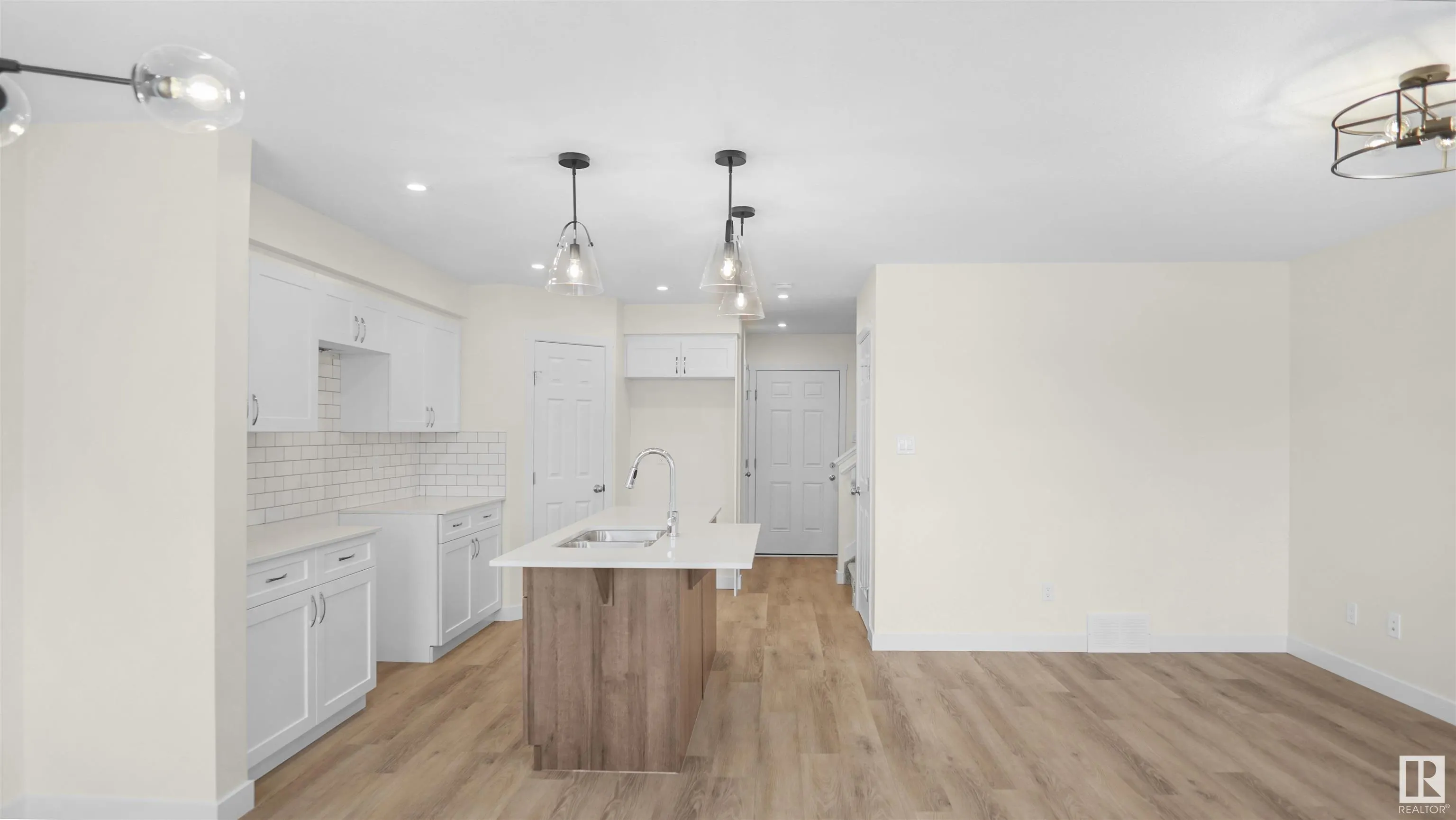8899 Carson Way