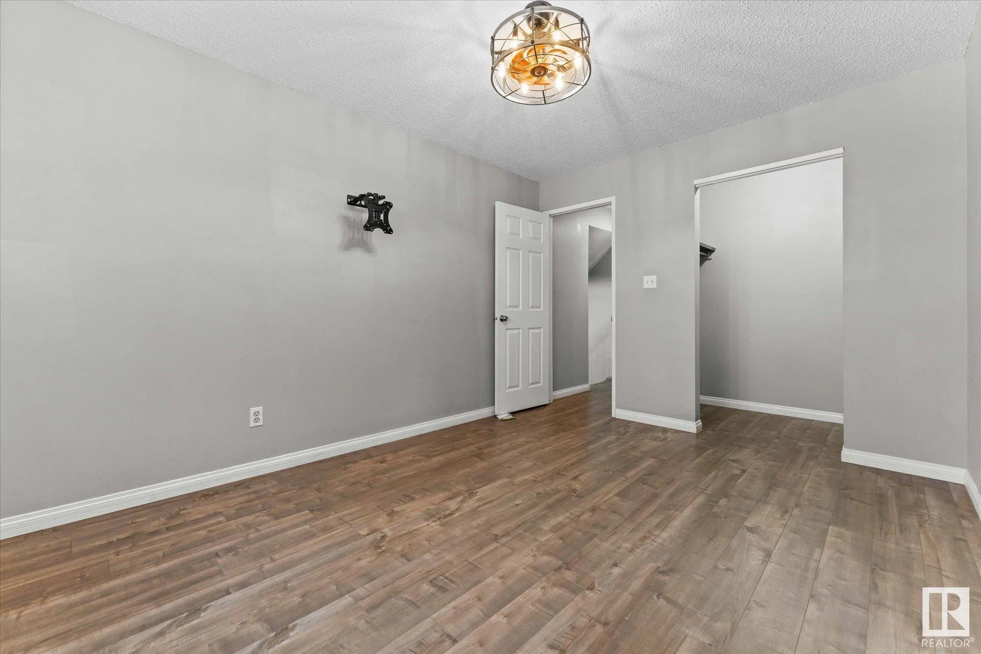 33 Westglen Crescent