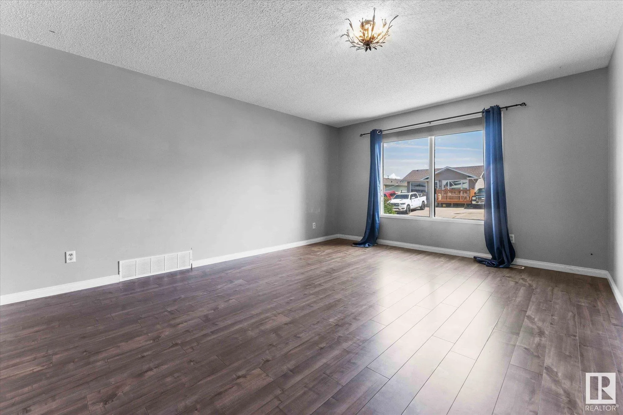 33 Westglen Crescent