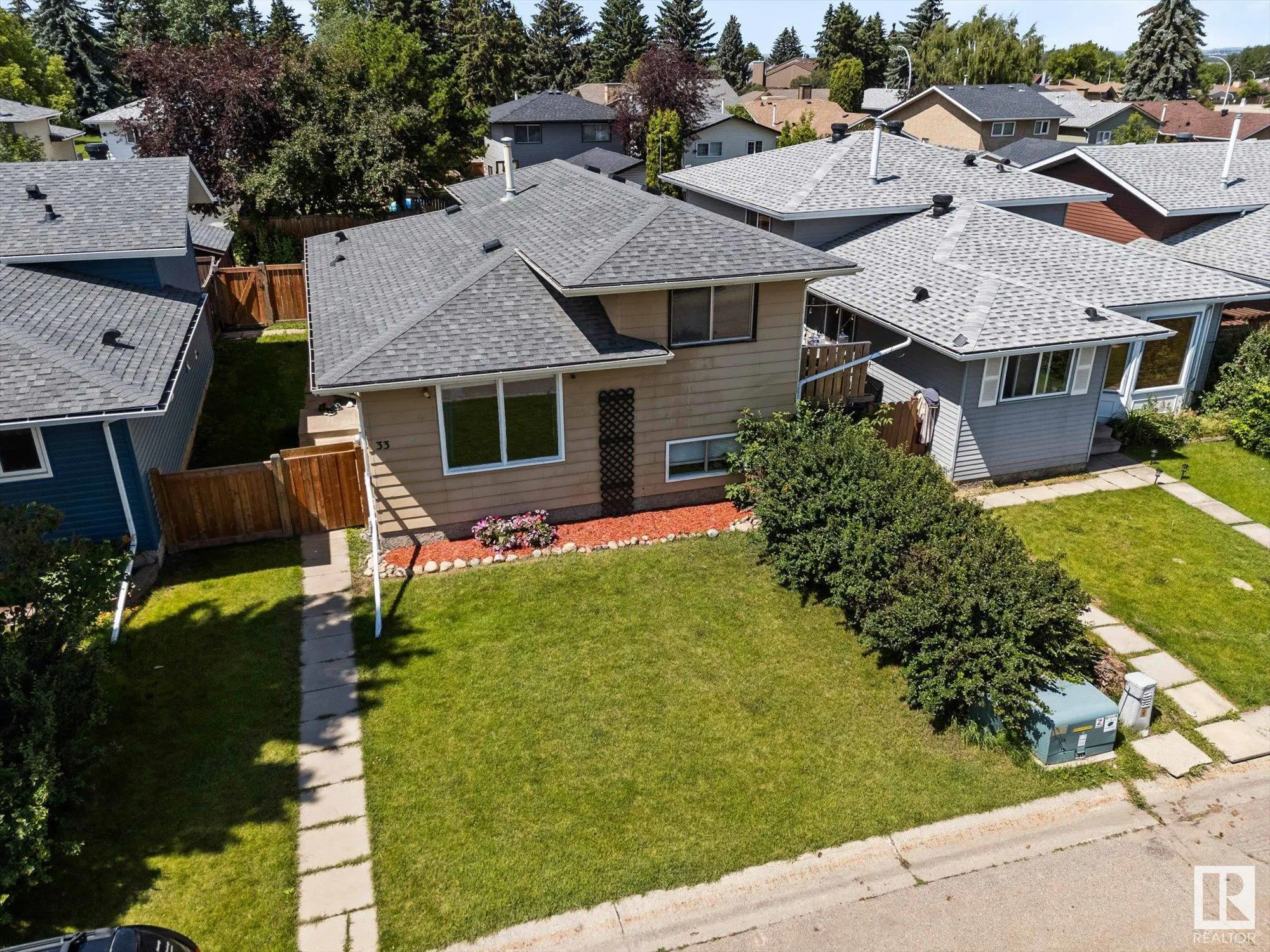 33 Westglen Crescent