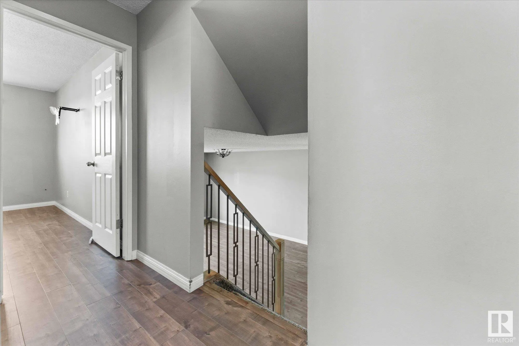 33 Westglen Crescent
