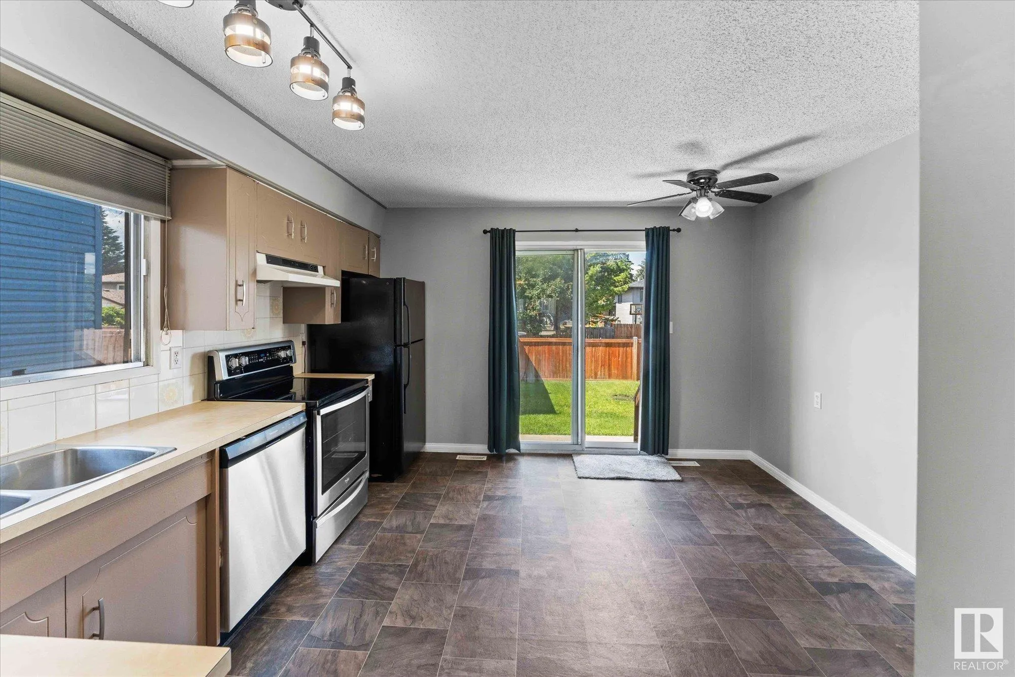 33 Westglen Crescent