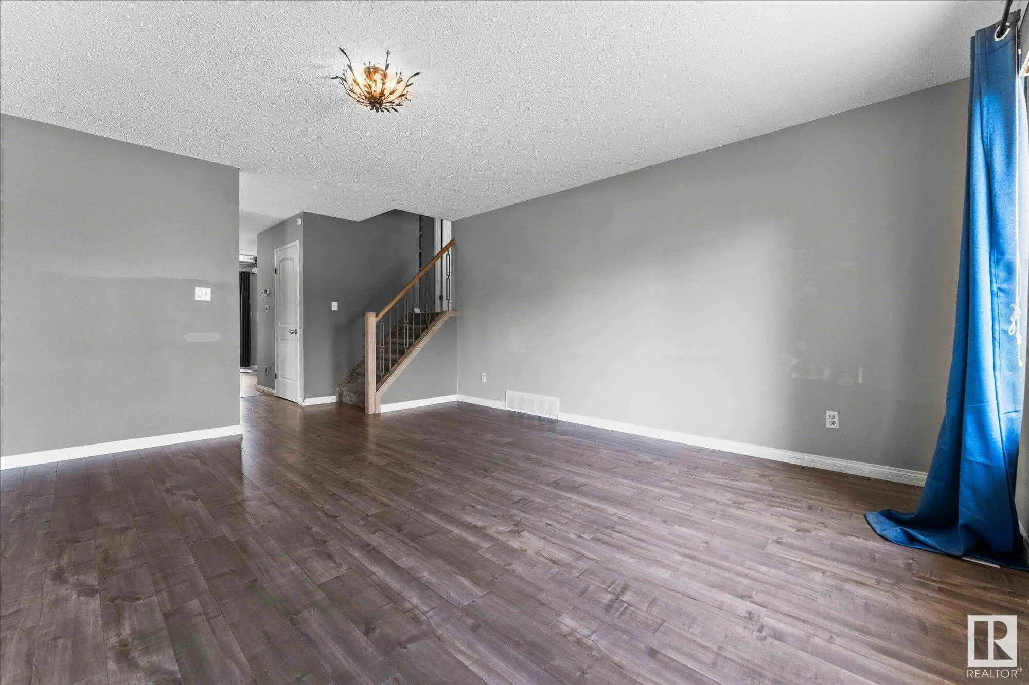 33 Westglen Crescent