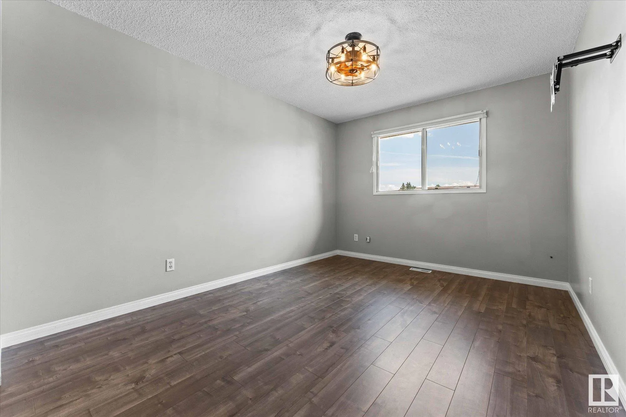 33 Westglen Crescent
