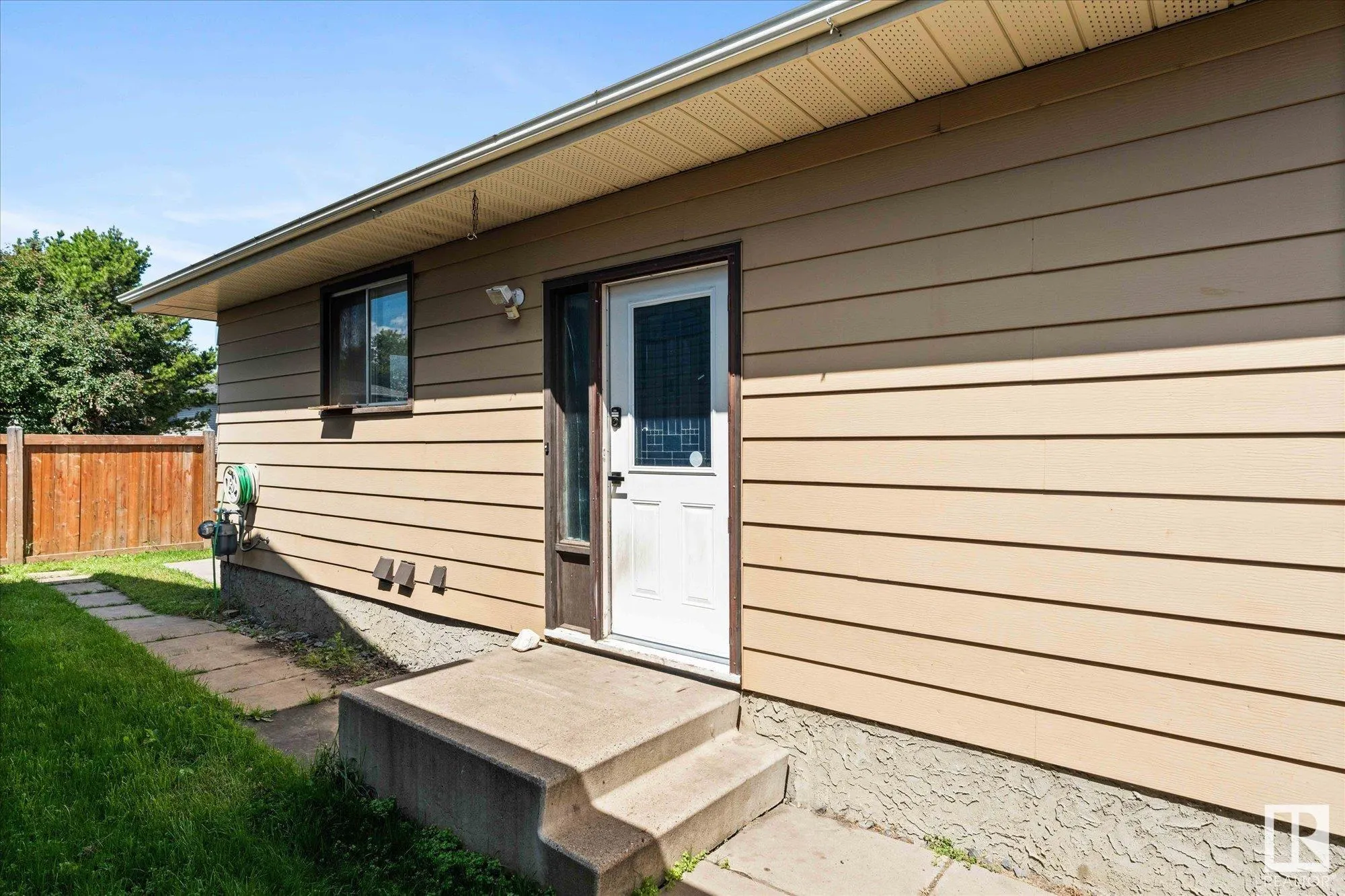 33 Westglen Crescent