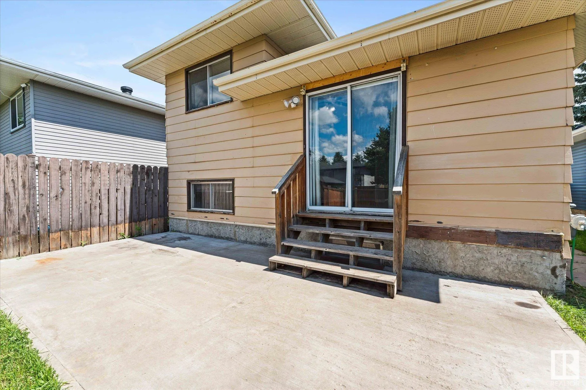 33 Westglen Crescent