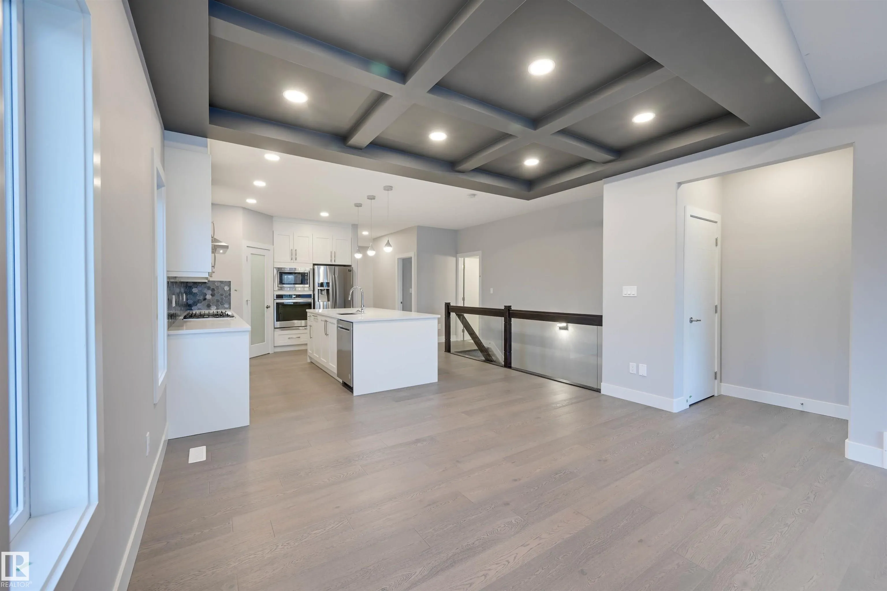 28 CANNES Cove