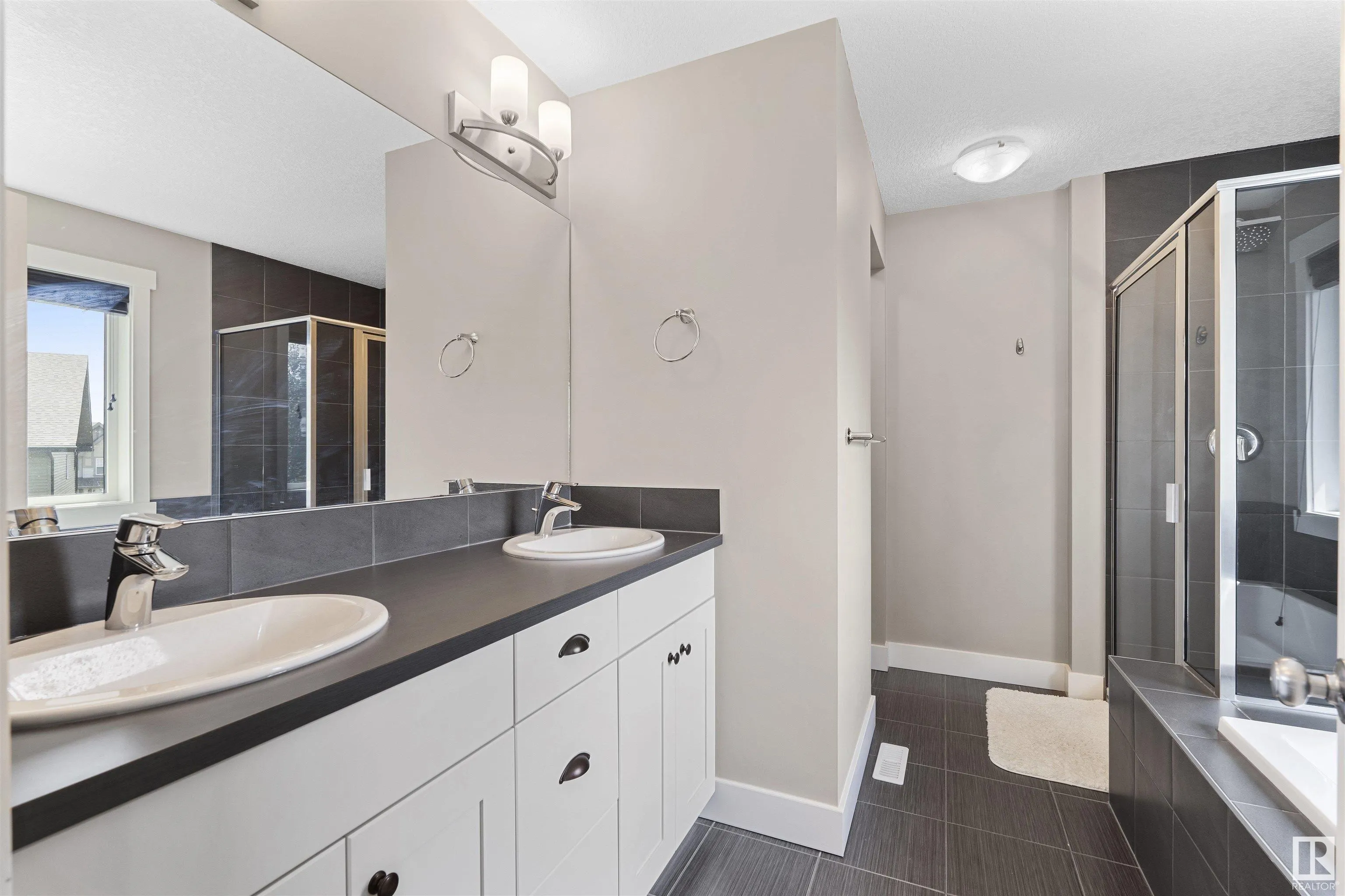3411 PARKER Loop