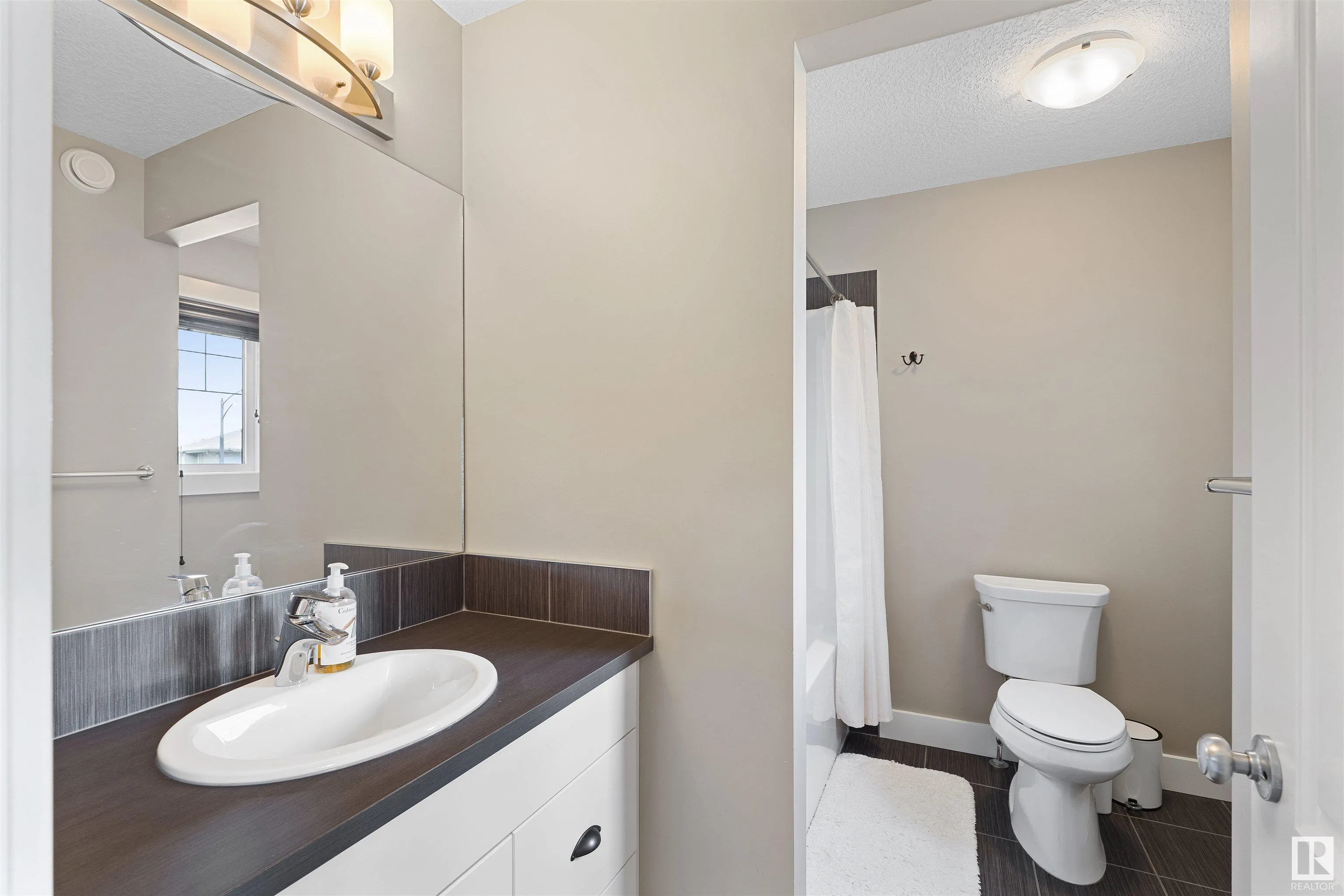 3411 PARKER Loop