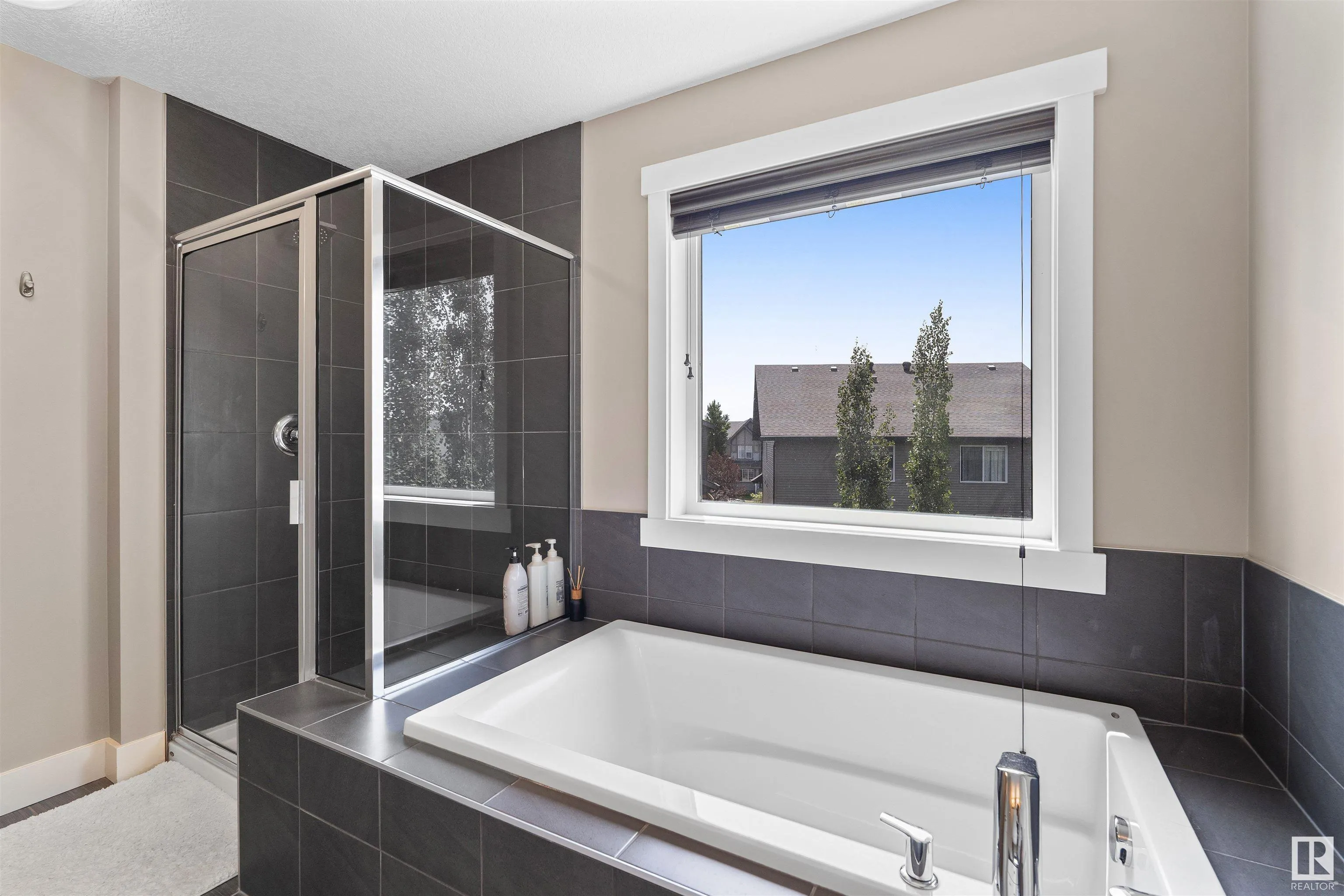 3411 PARKER Loop