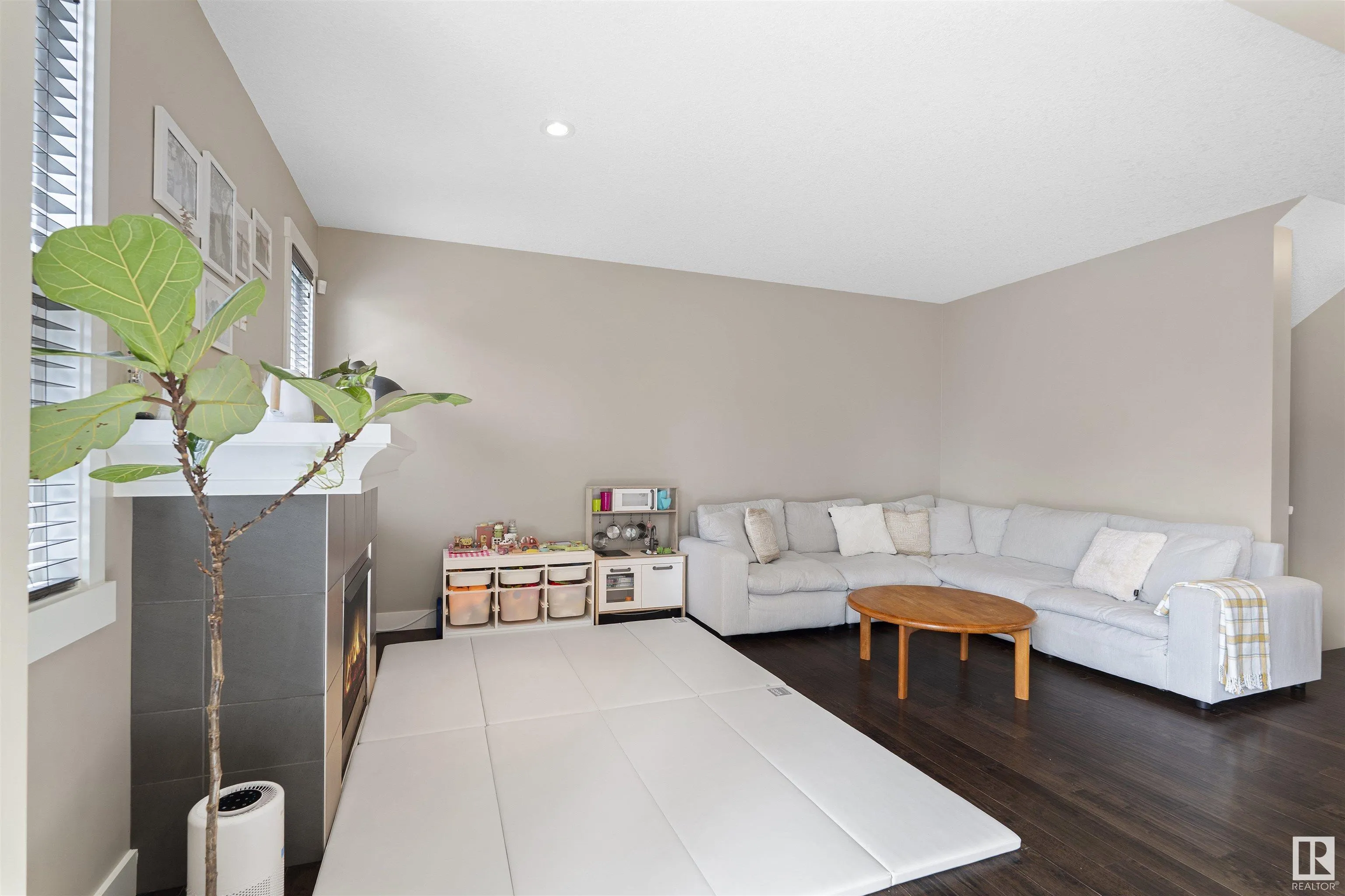 3411 PARKER Loop
