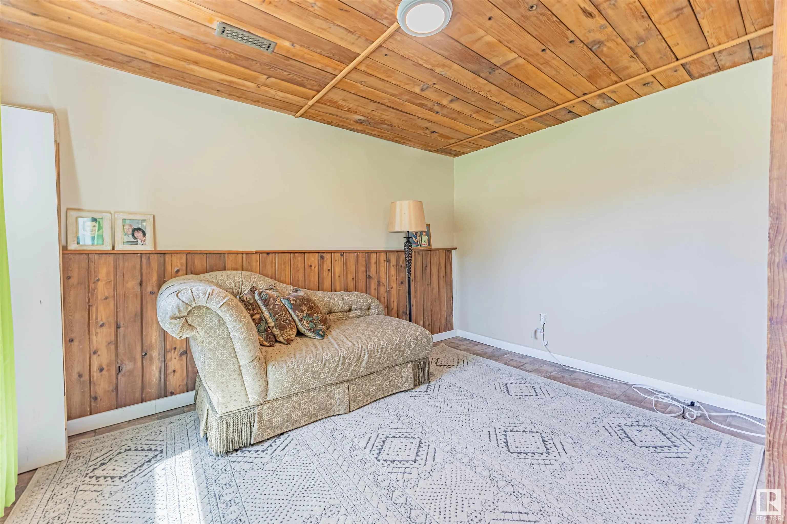 296 KNOTTWOOD North Road