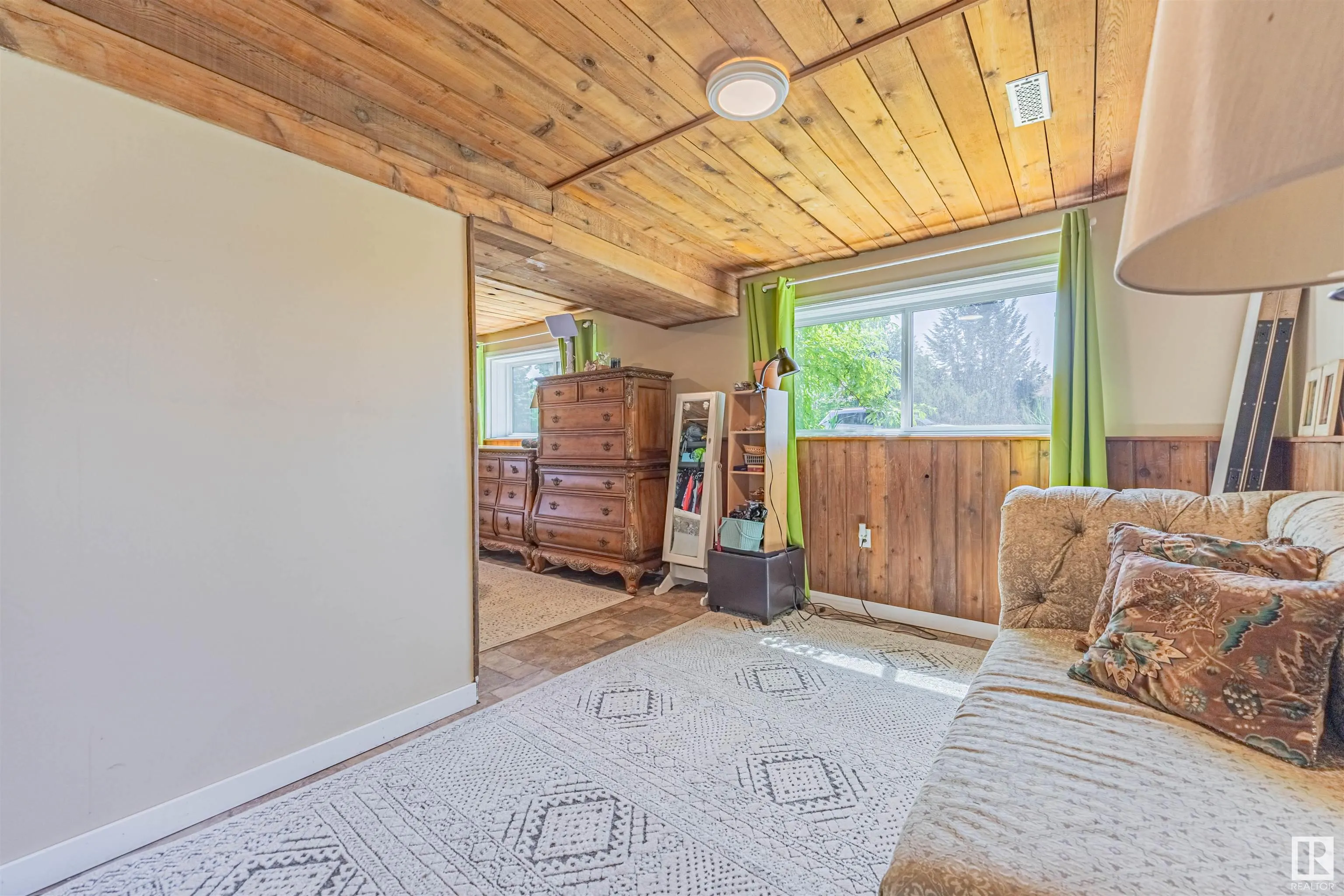 296 KNOTTWOOD North Road