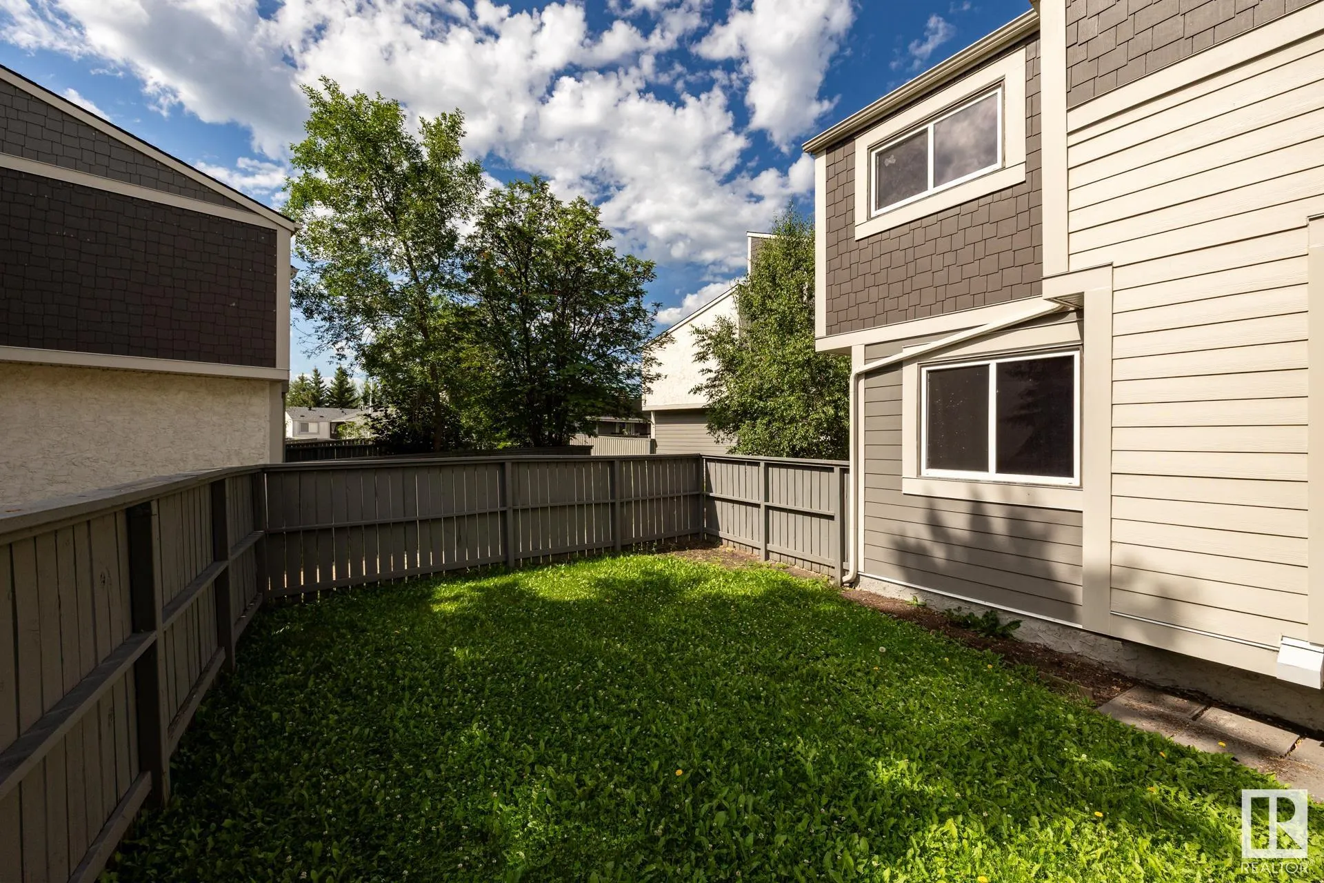 535 WILLOW Court