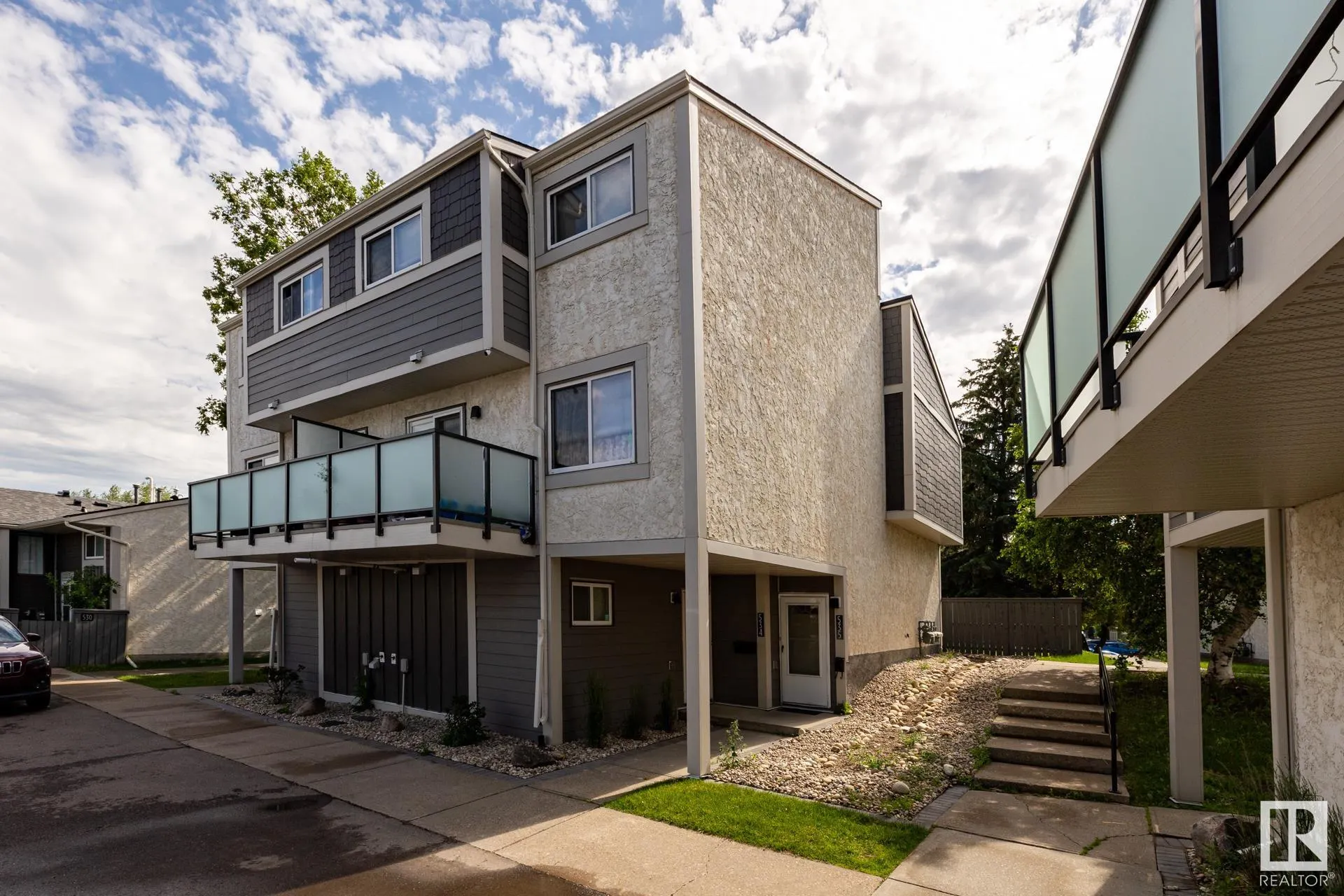 535 WILLOW Court